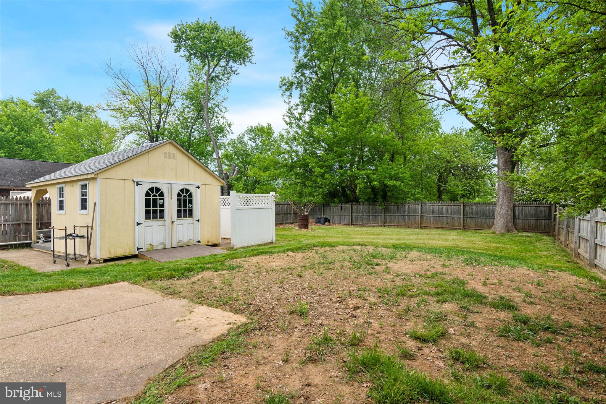 2240 W Walnut St