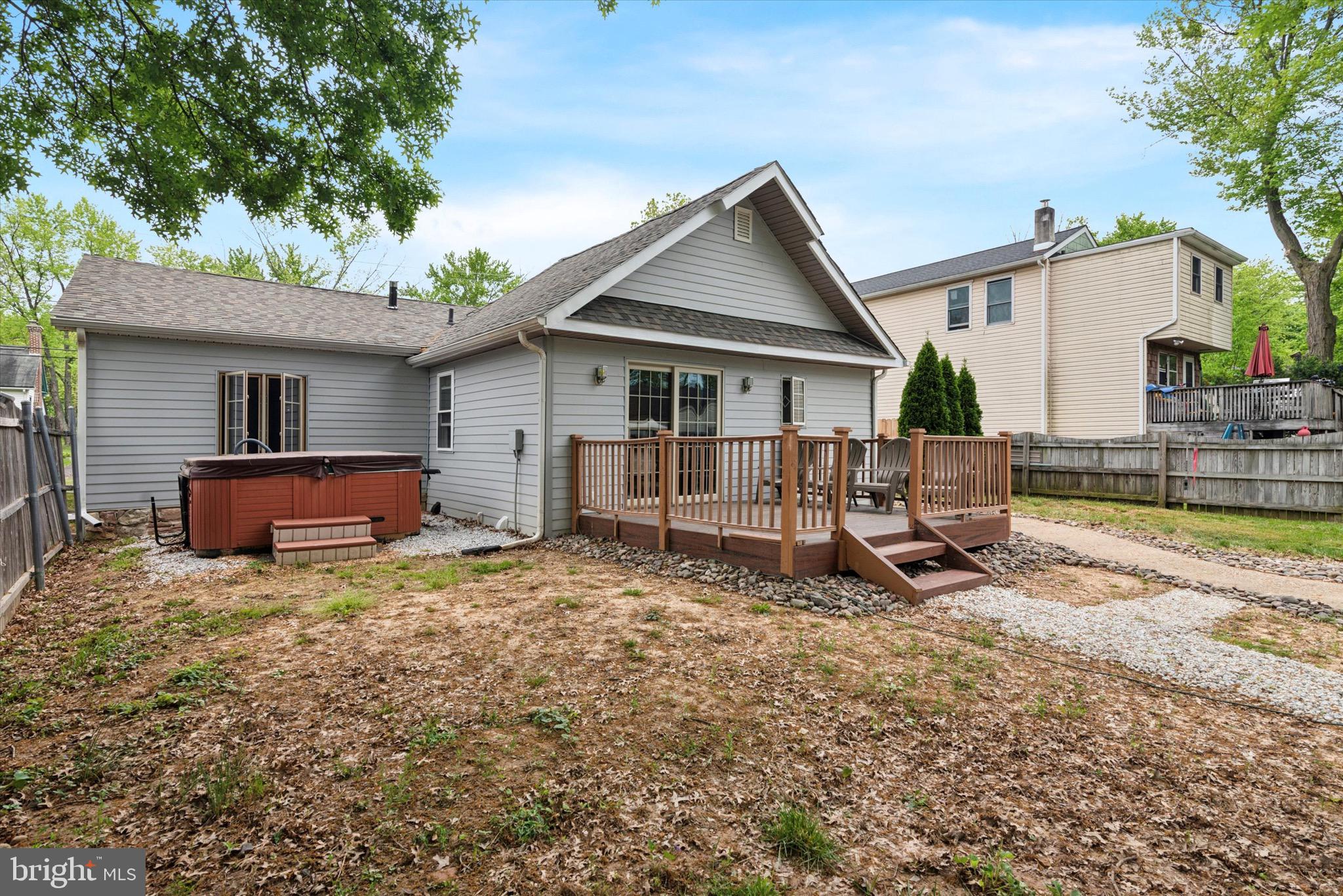 2240 W Walnut St