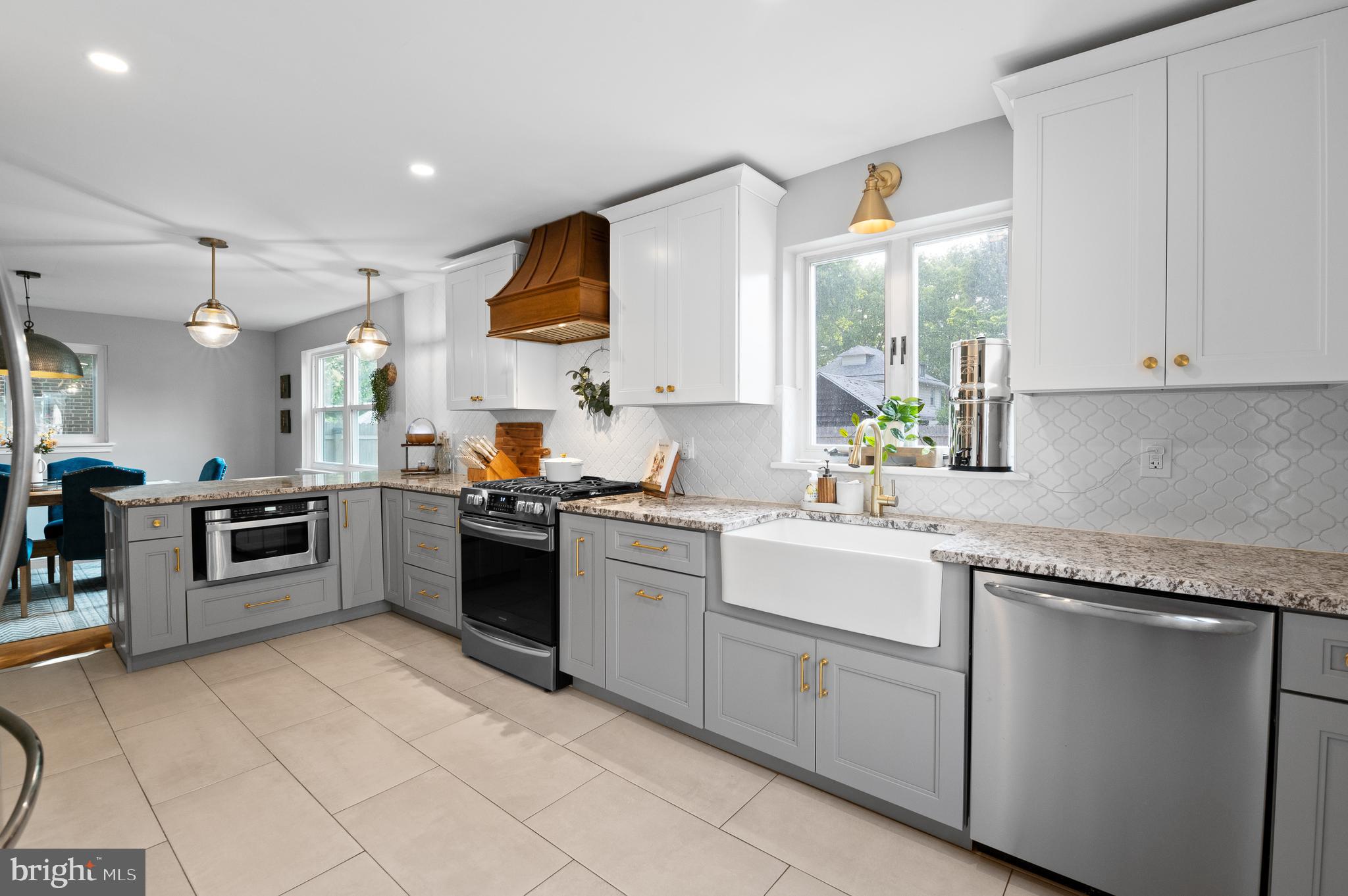 443 N STERLING RD