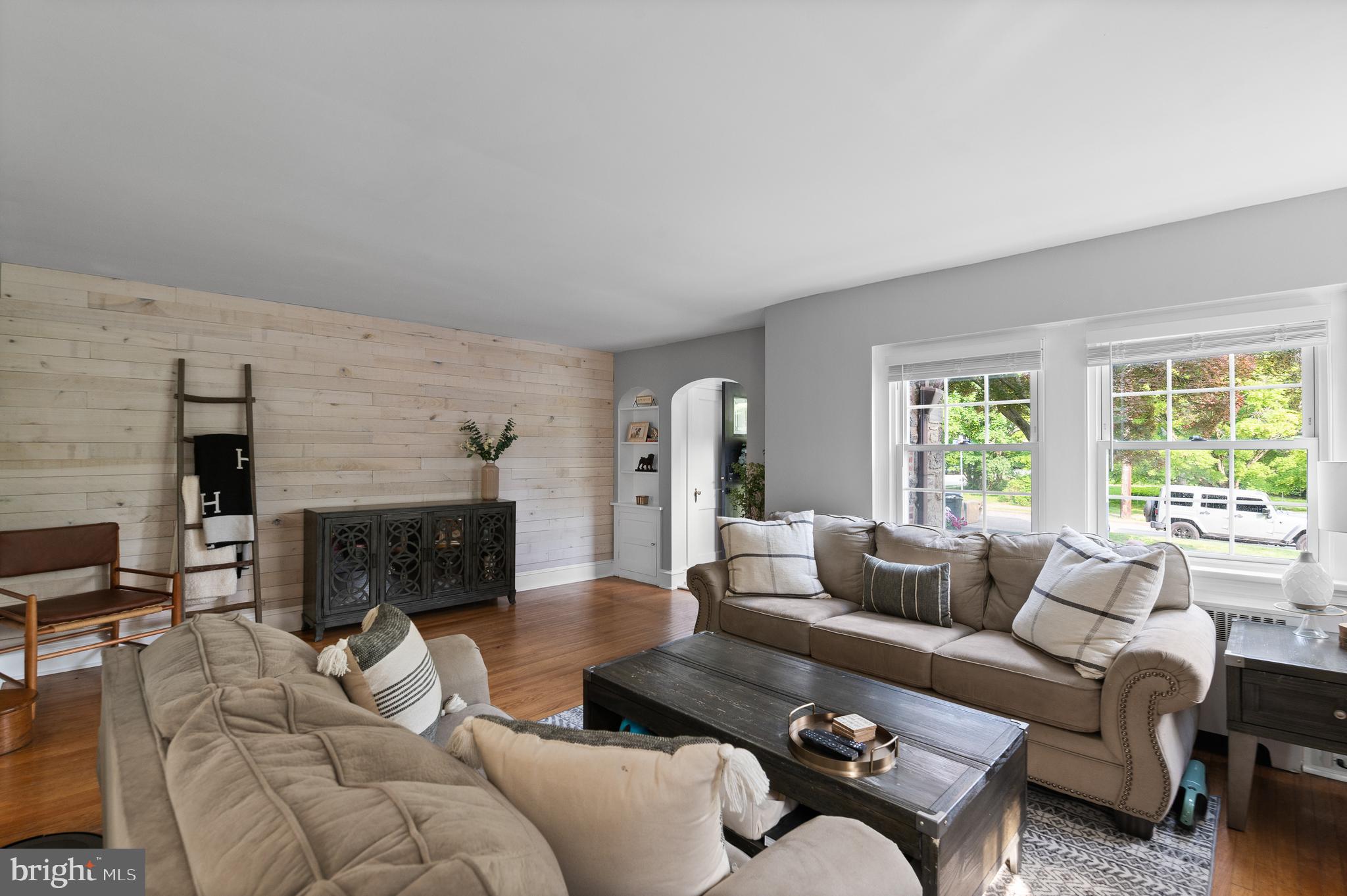 443 N STERLING RD