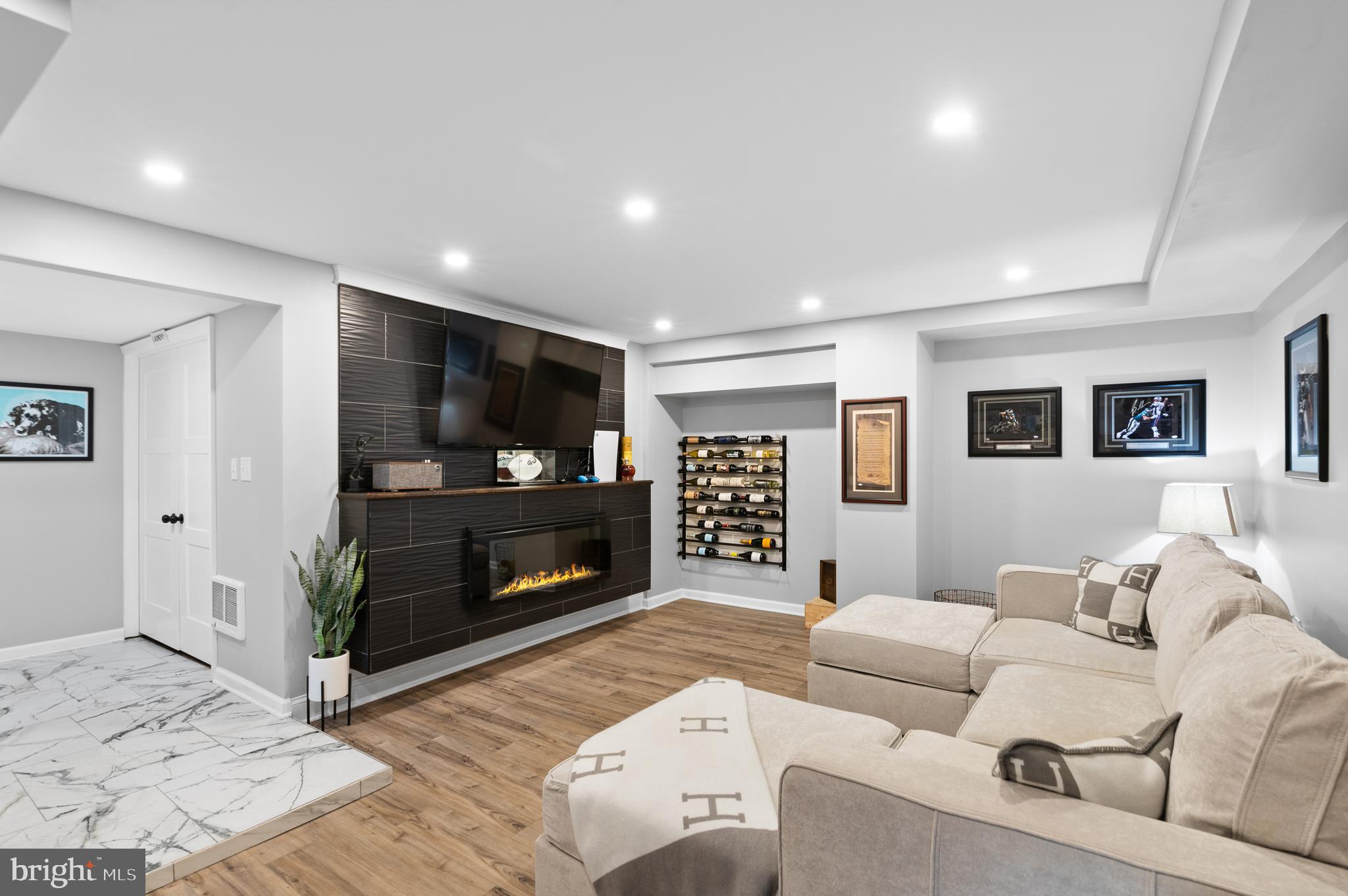 443 N STERLING RD