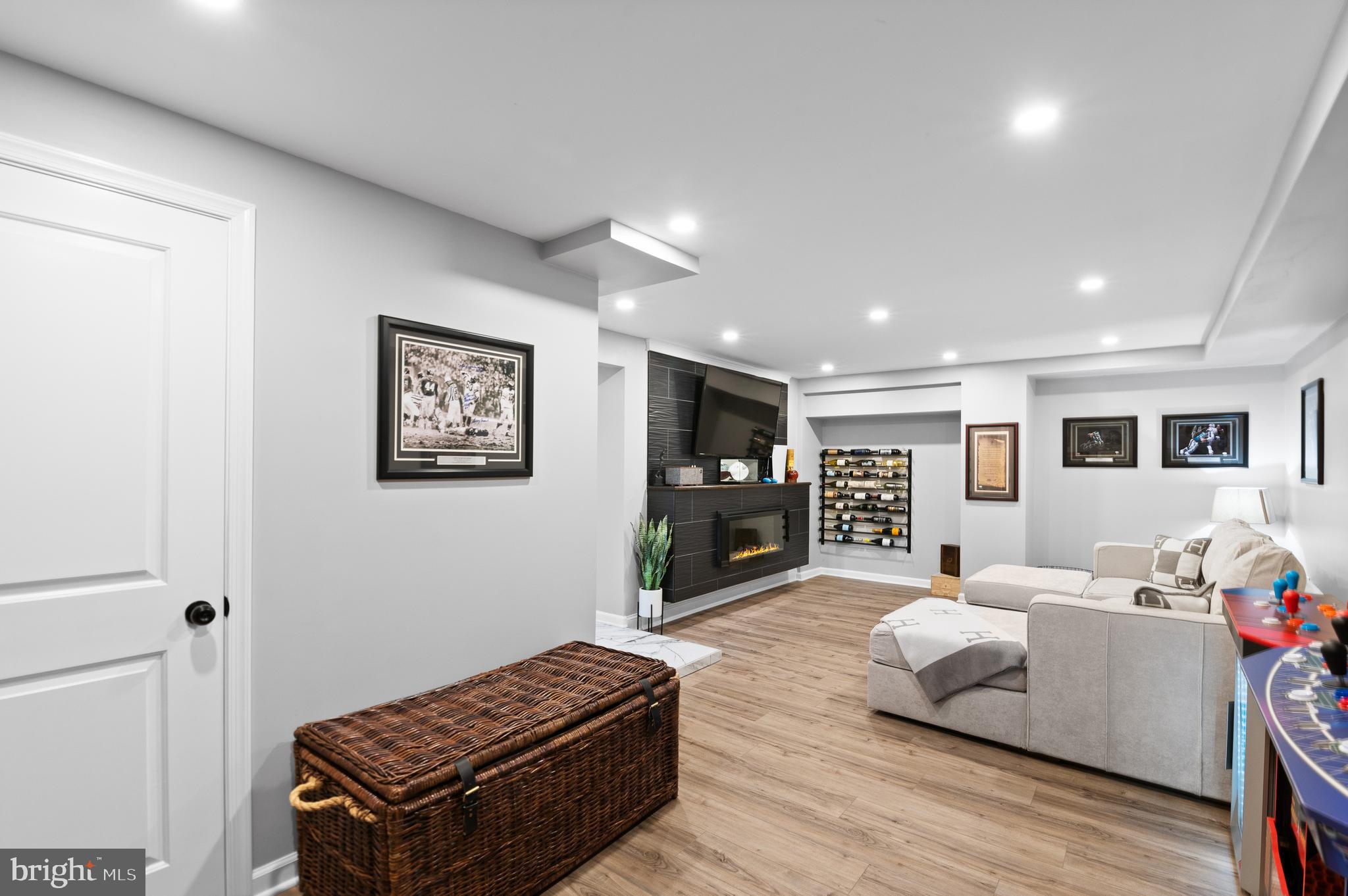 443 N STERLING RD
