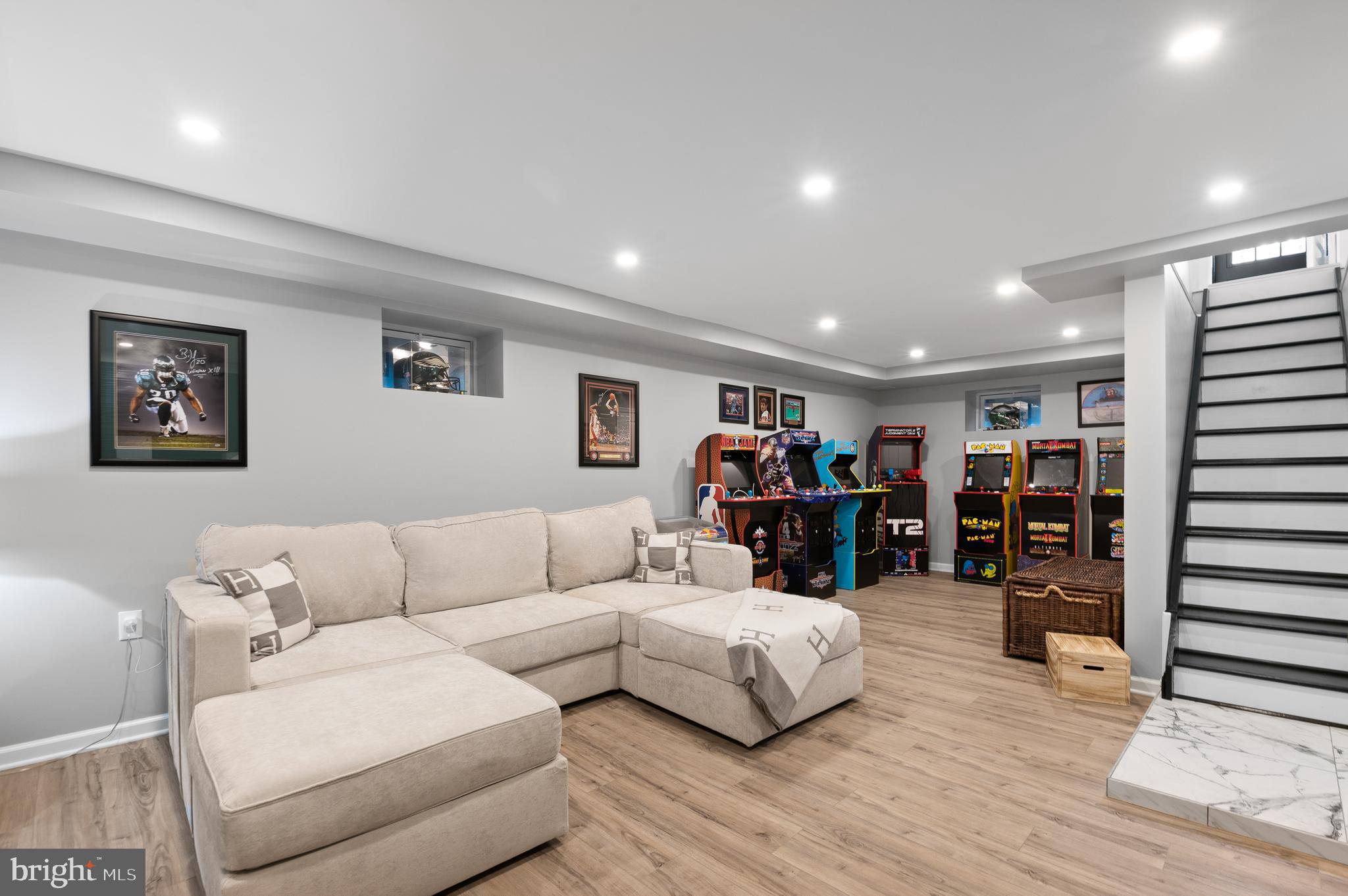 443 N STERLING RD
