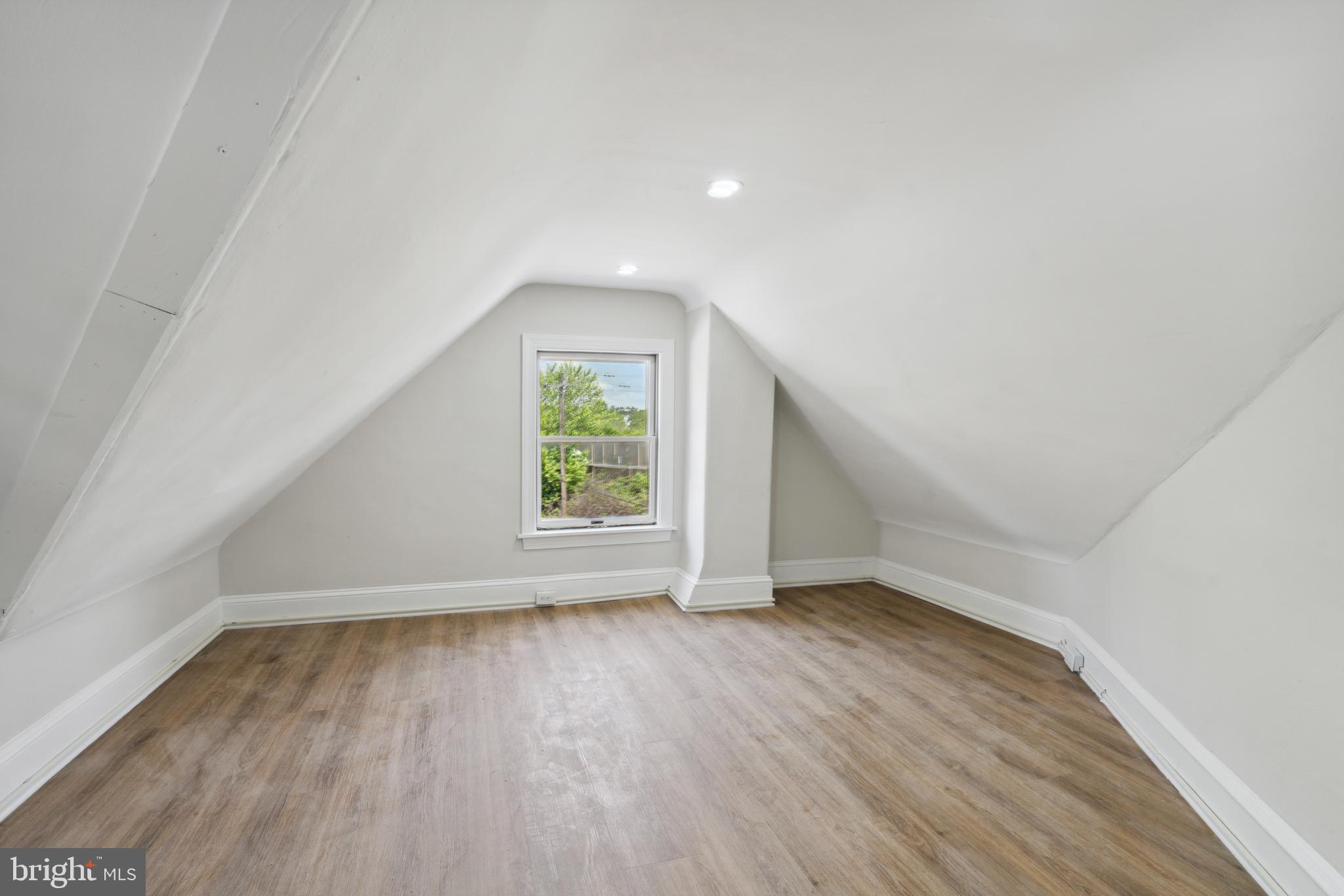 611 Old Elm St 1