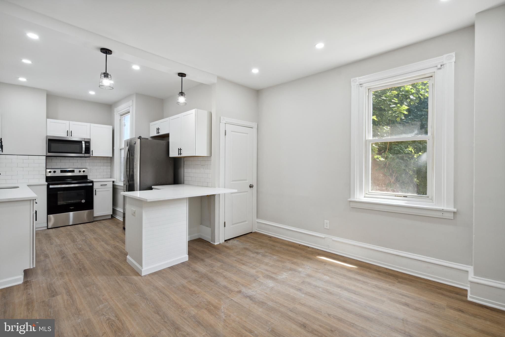 611 Old Elm St 1