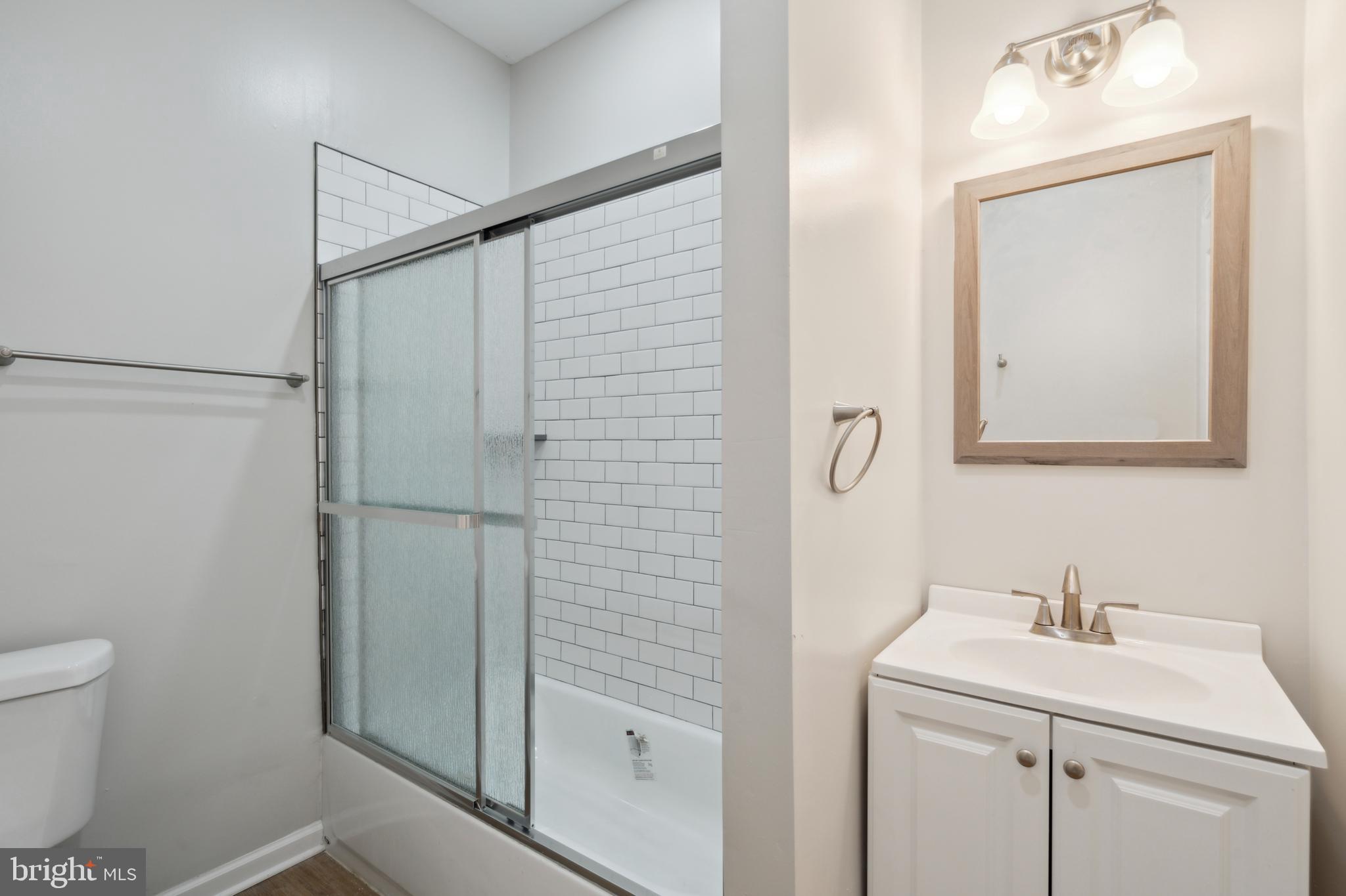 611 Old Elm St 1