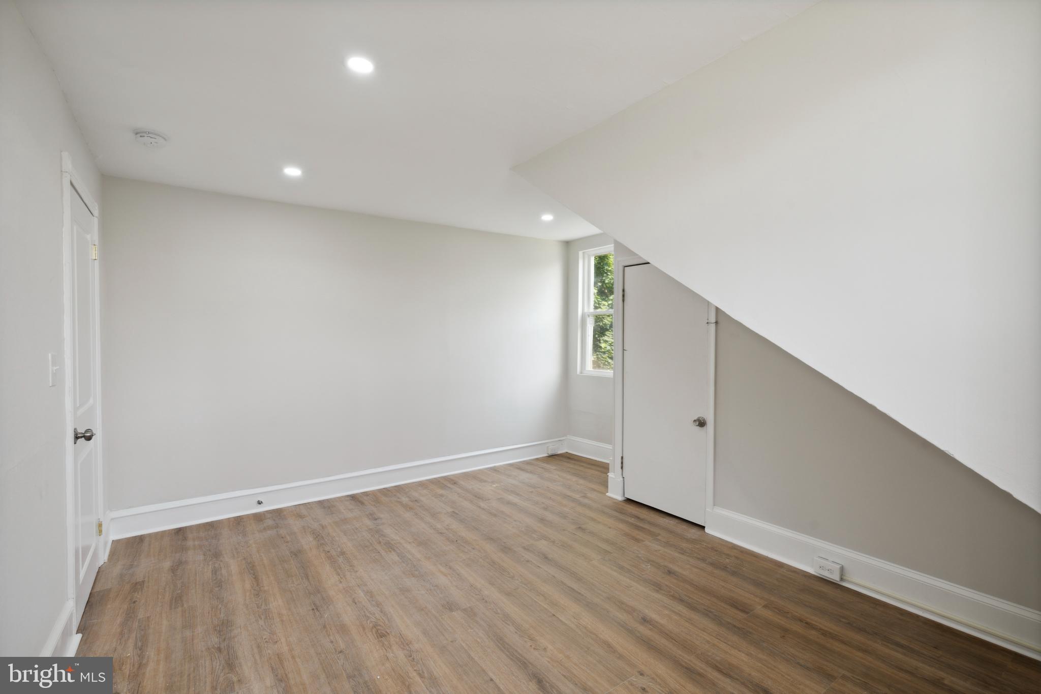 611 Old Elm St 1
