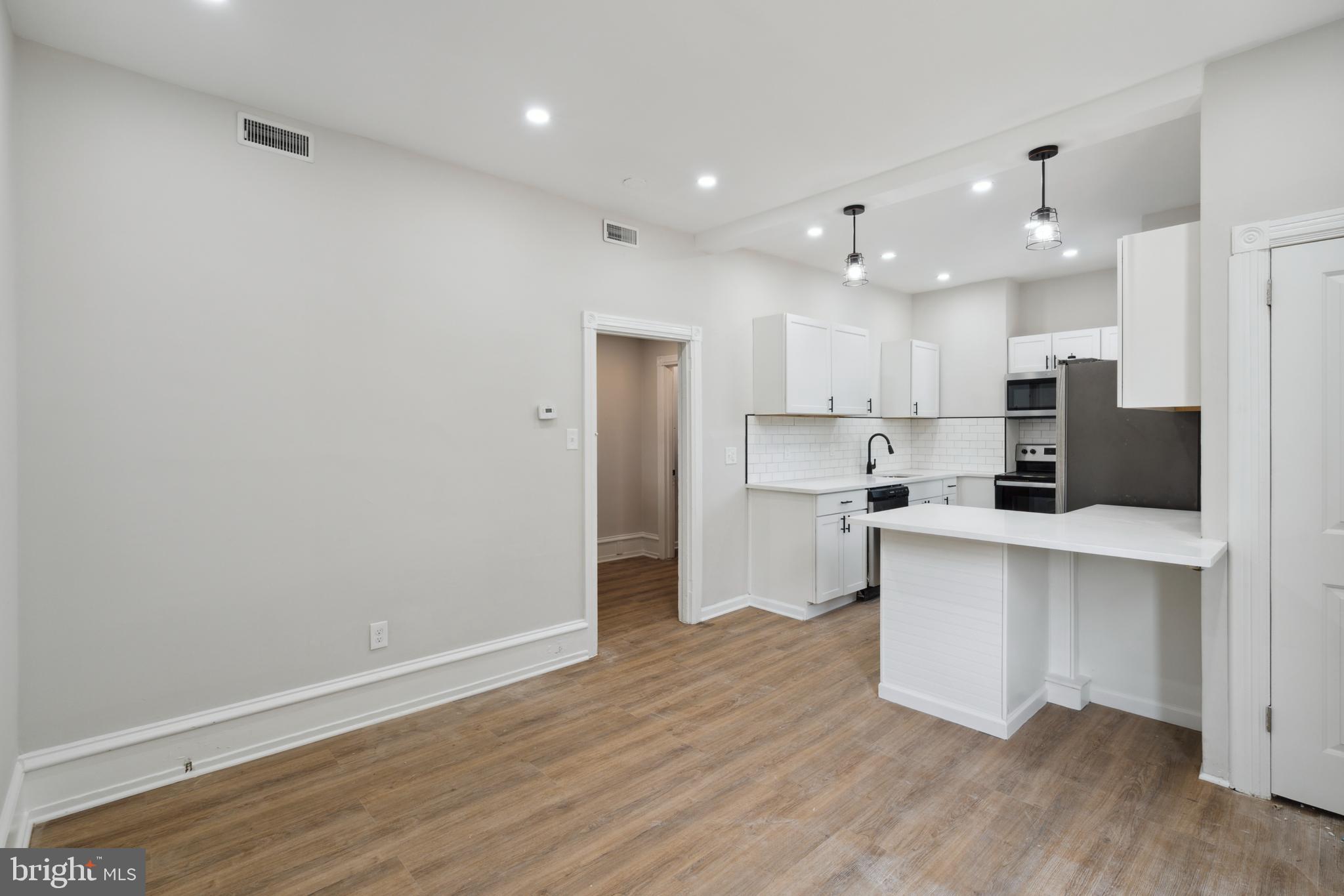 611 Old Elm St 1