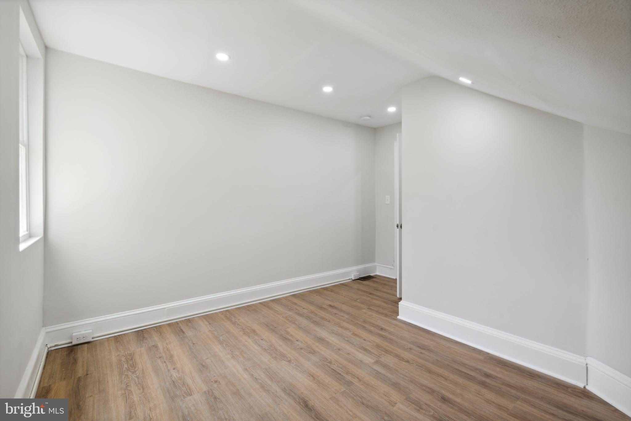 611 Old Elm St 1
