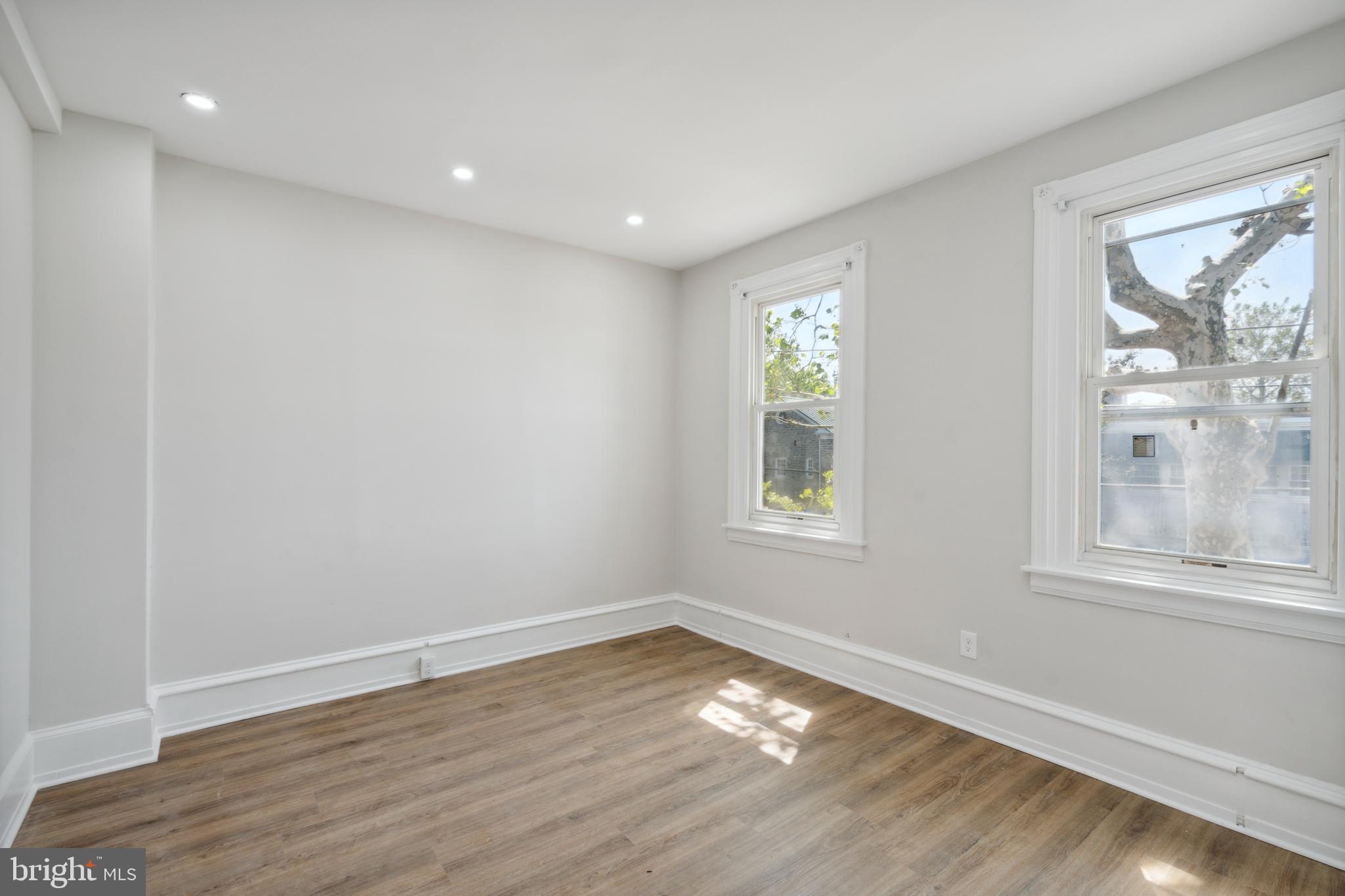 611 Old Elm St 1