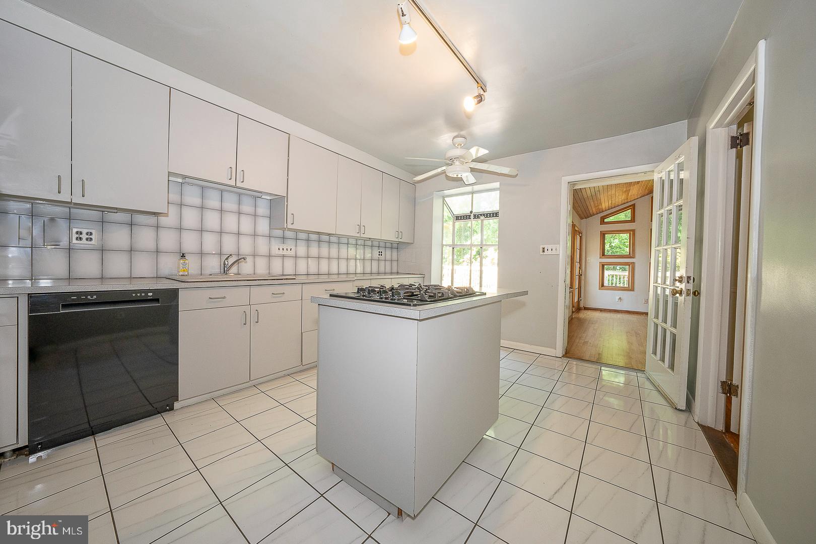 105 Mary Watersford Rd
