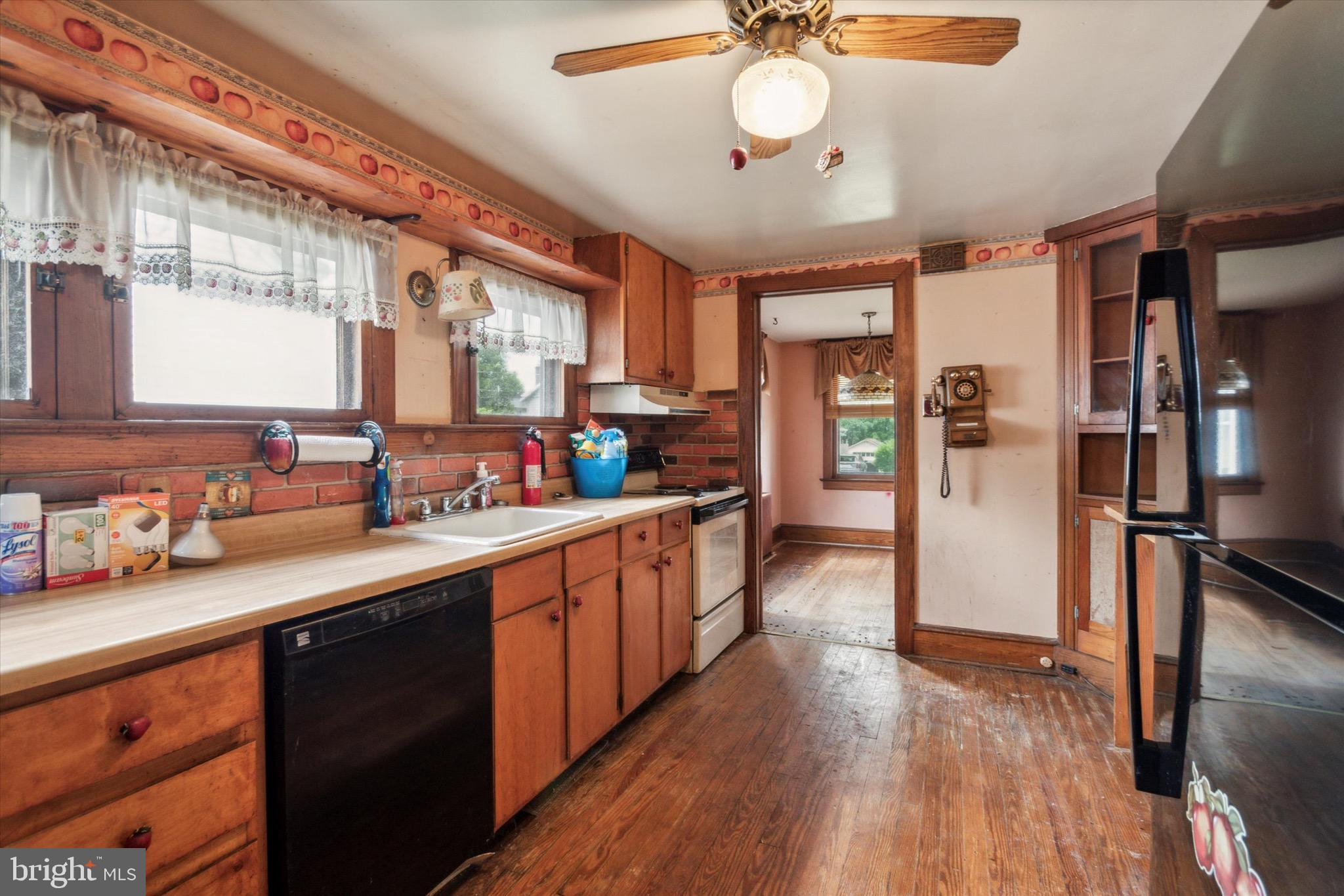 76 Williams Ln