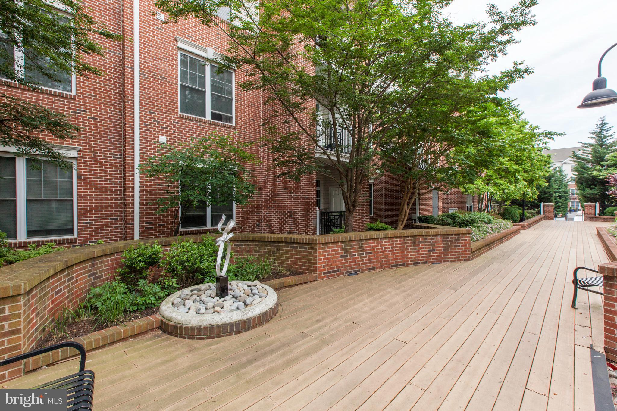 300 W Elm St #2125