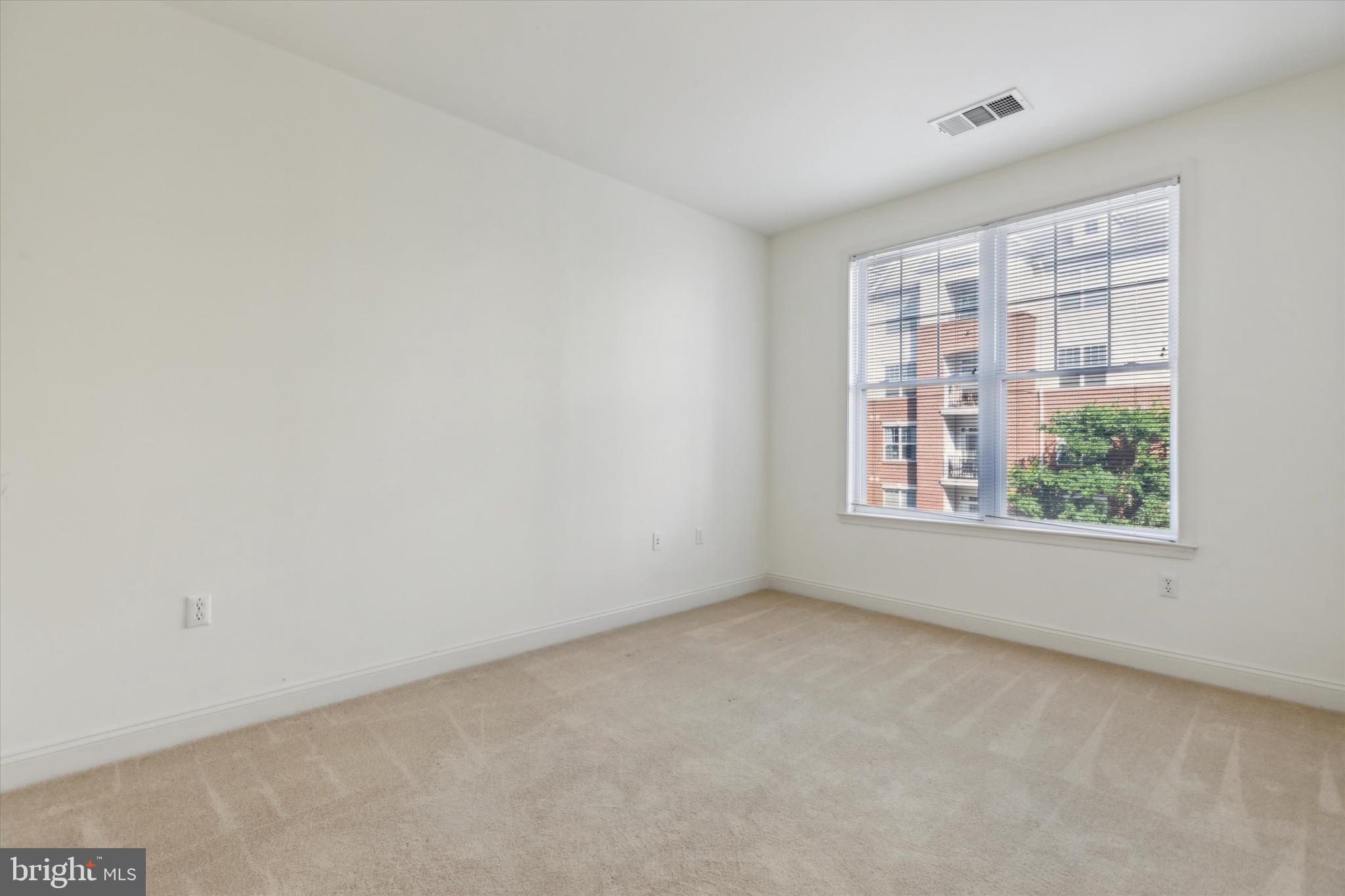 300 W Elm St #2125