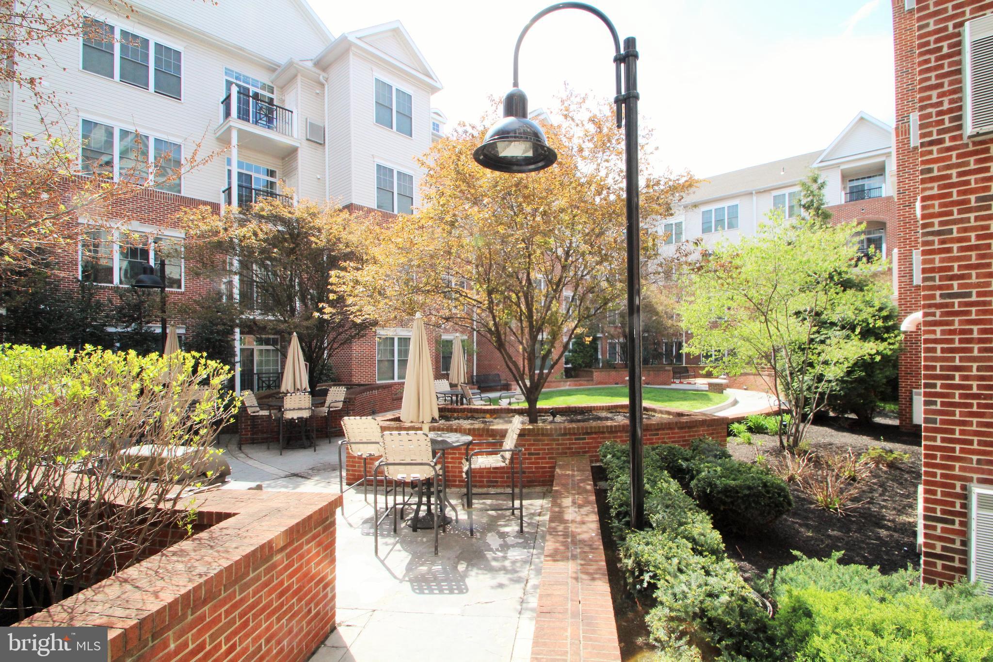300 W Elm St #2125