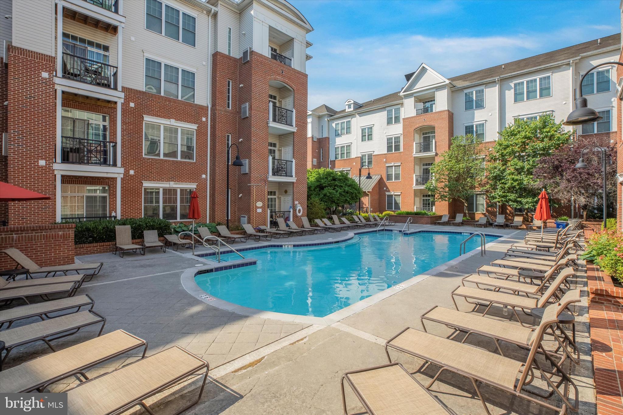 300 W Elm St #2125