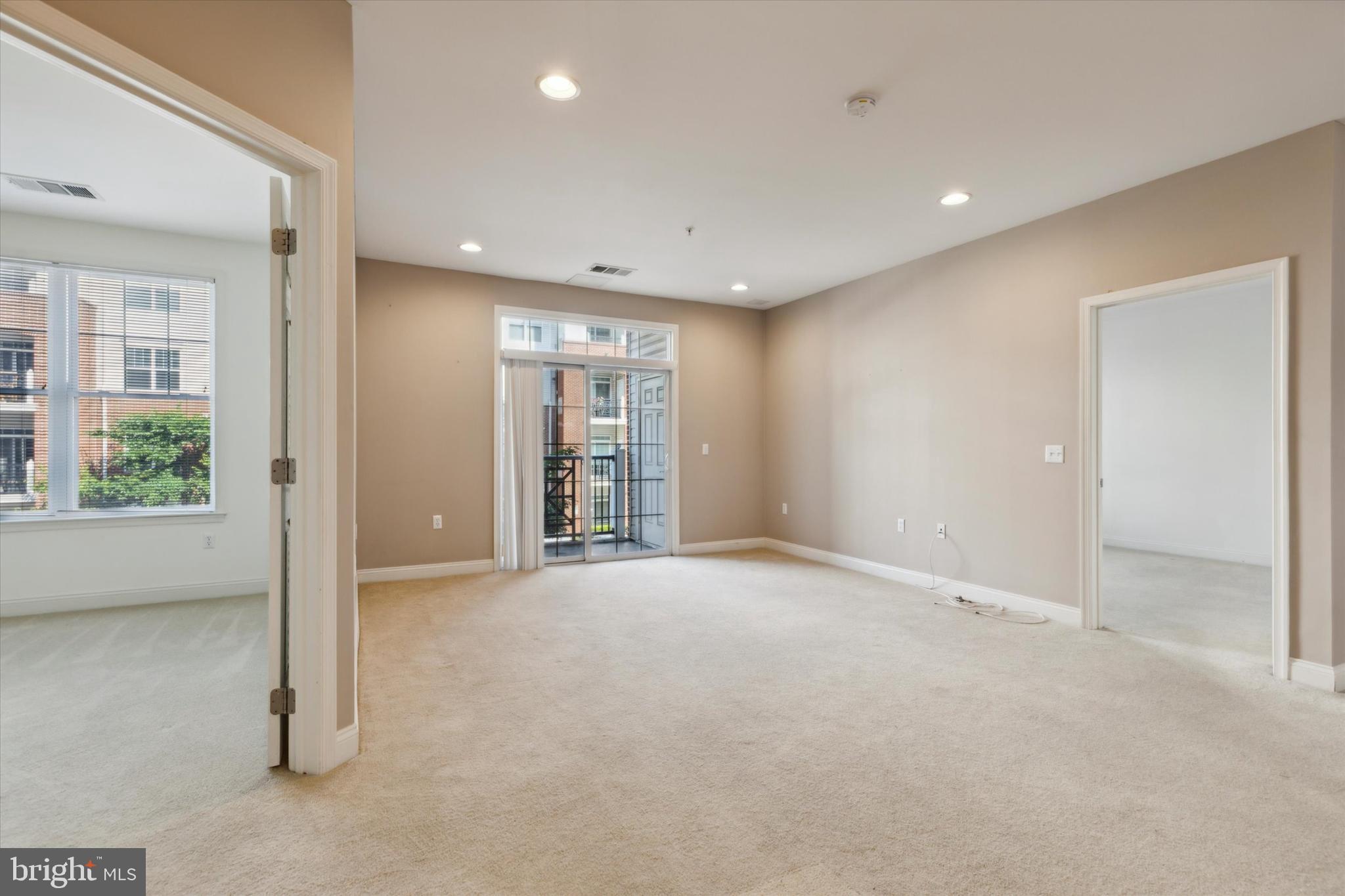 300 W Elm St #2125
