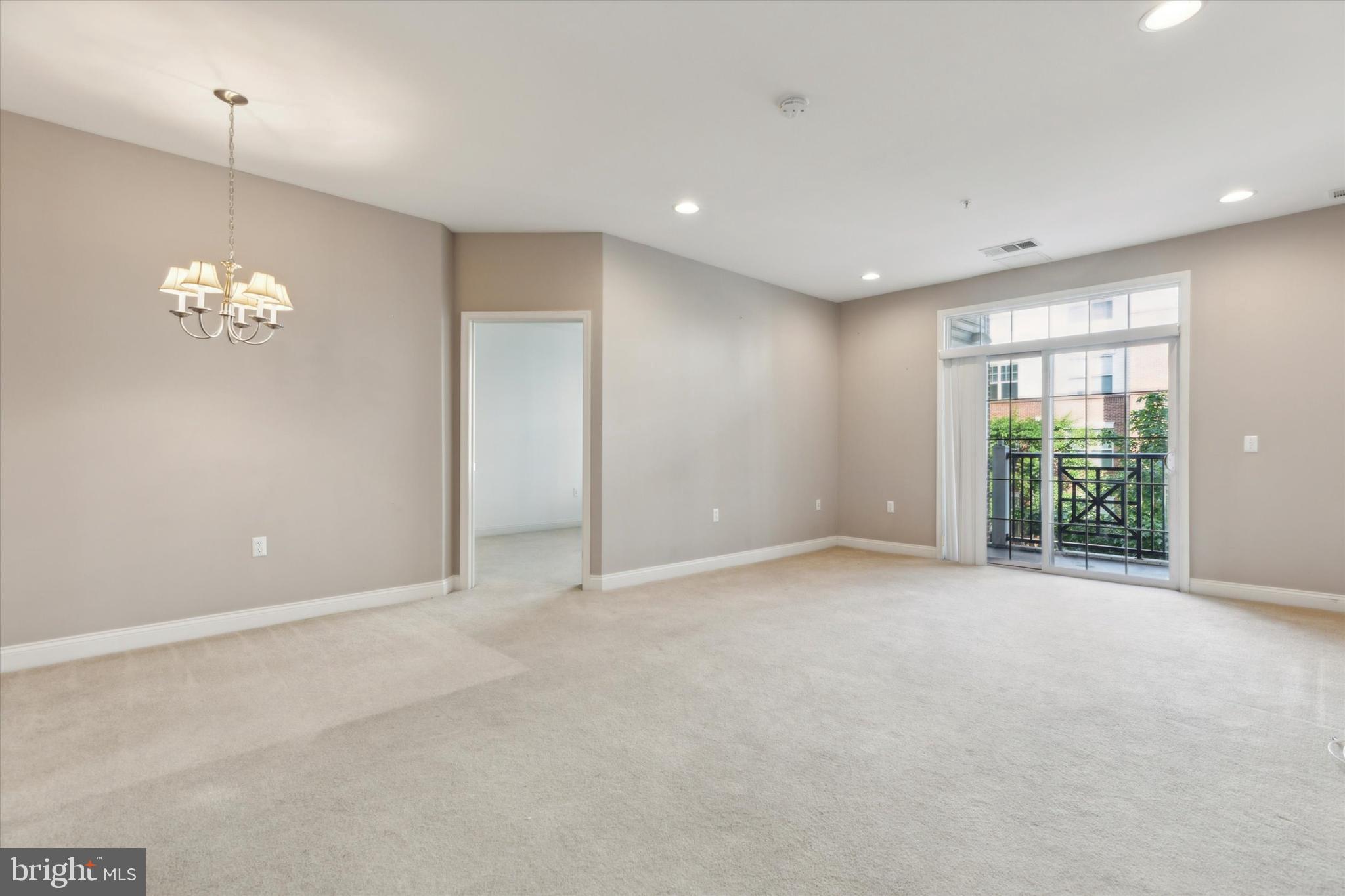 300 W Elm St #2125