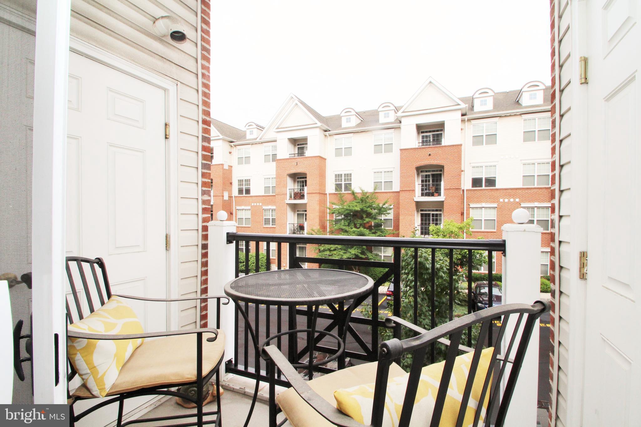 300 W Elm St #2125