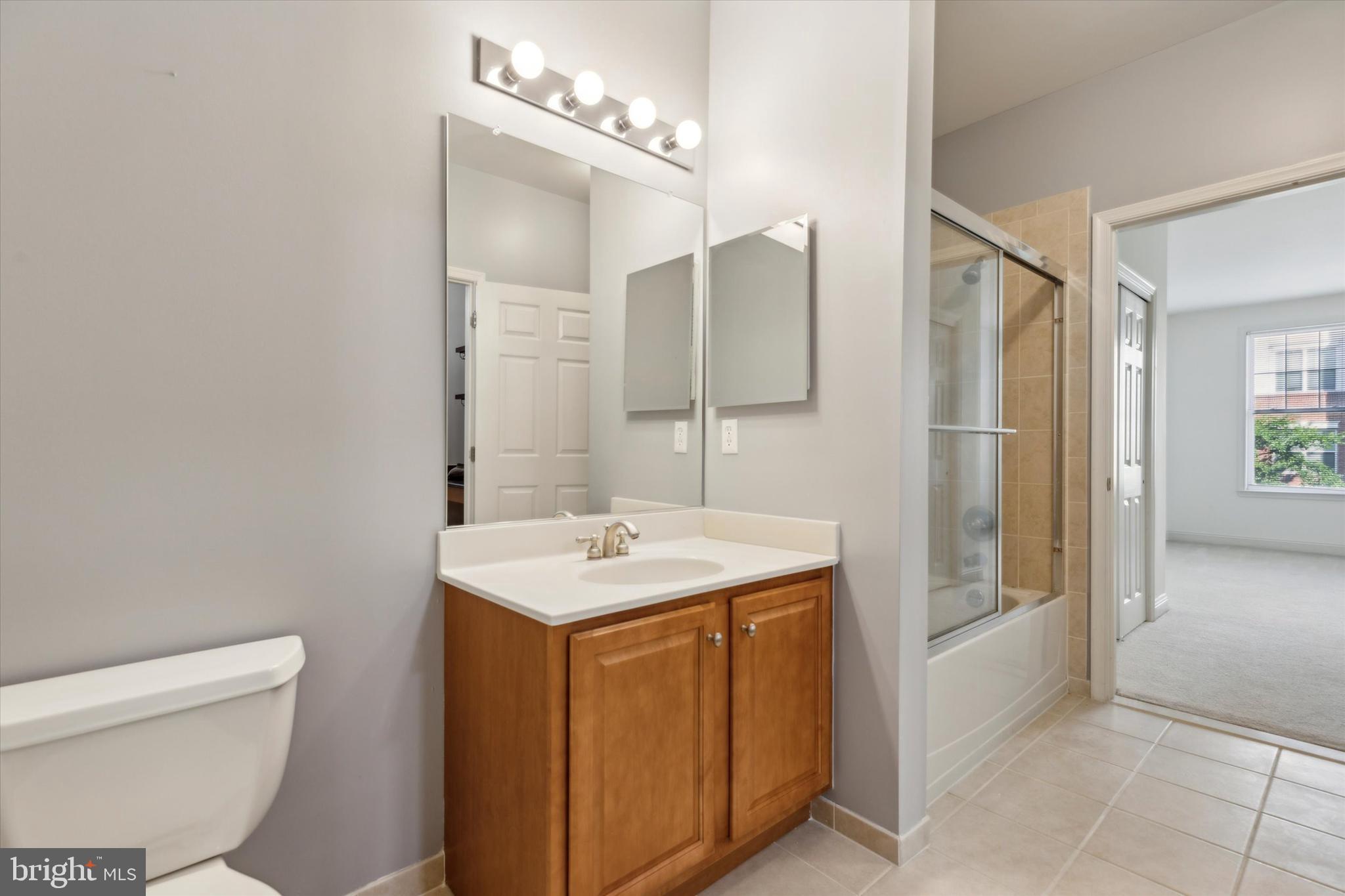 300 W Elm St #2125