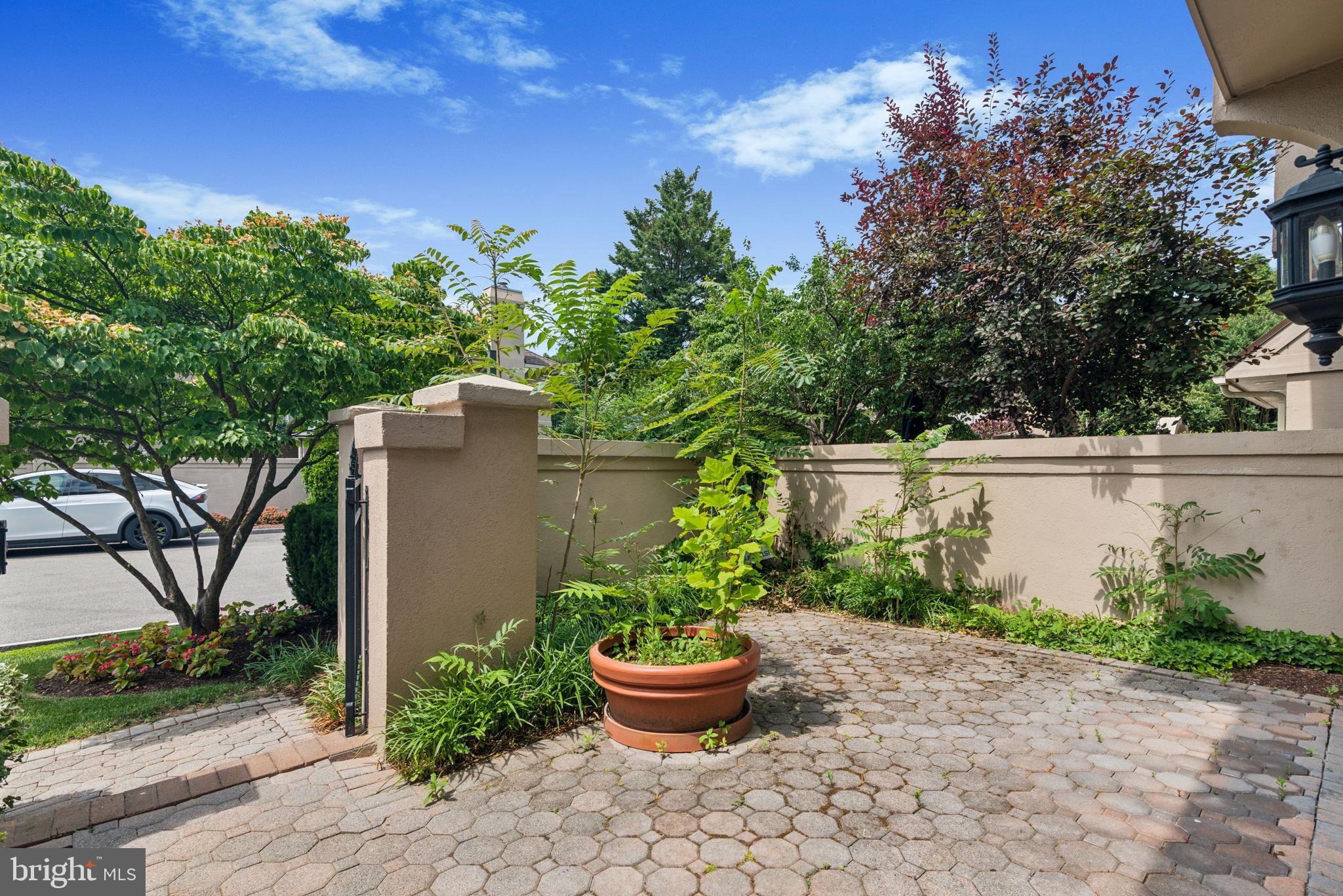 520 Lindy Ln