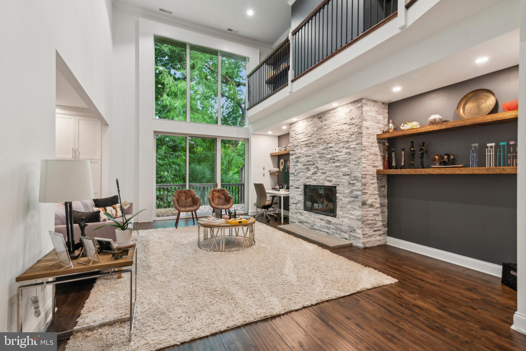 520 Lindy Ln