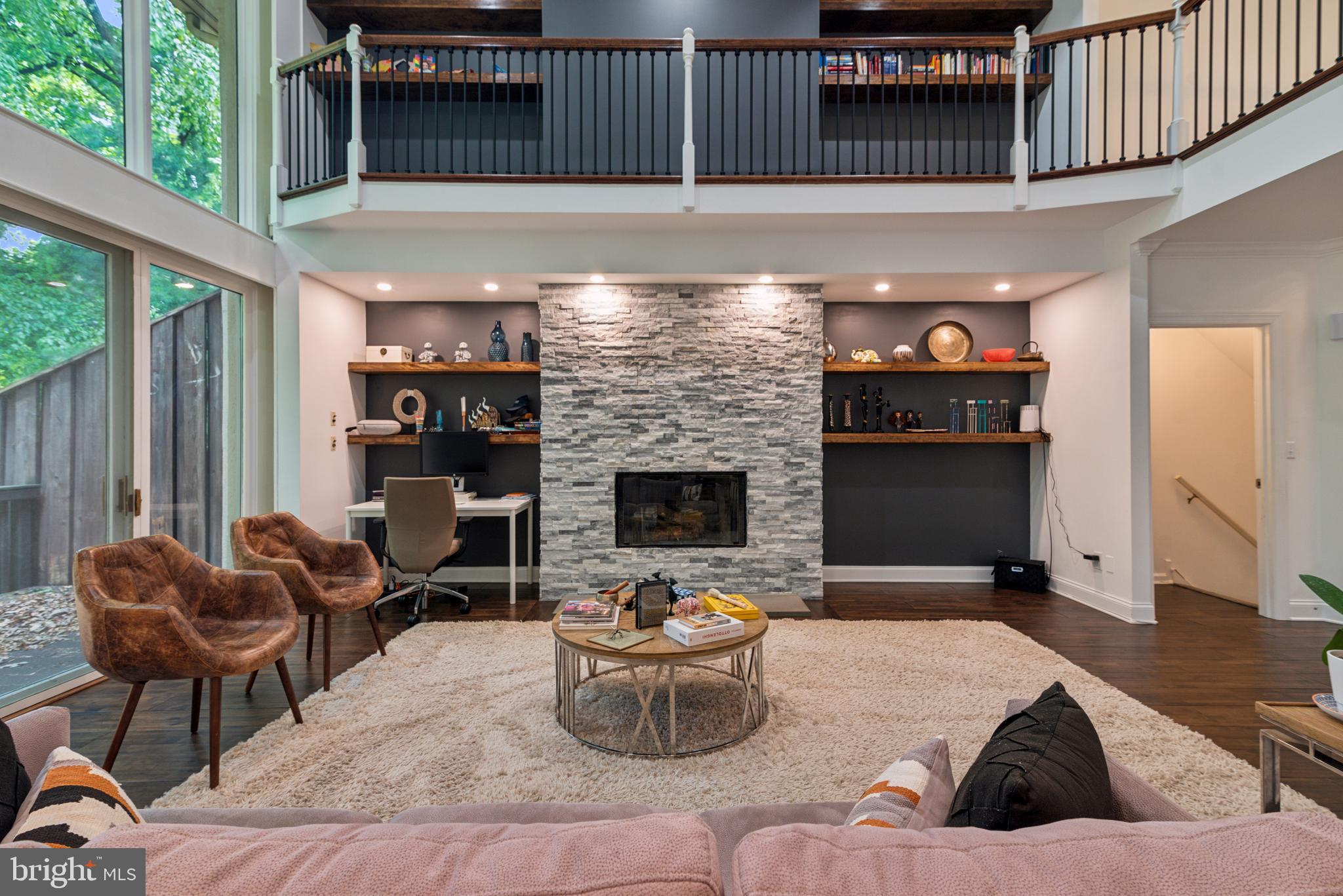 520 Lindy Ln