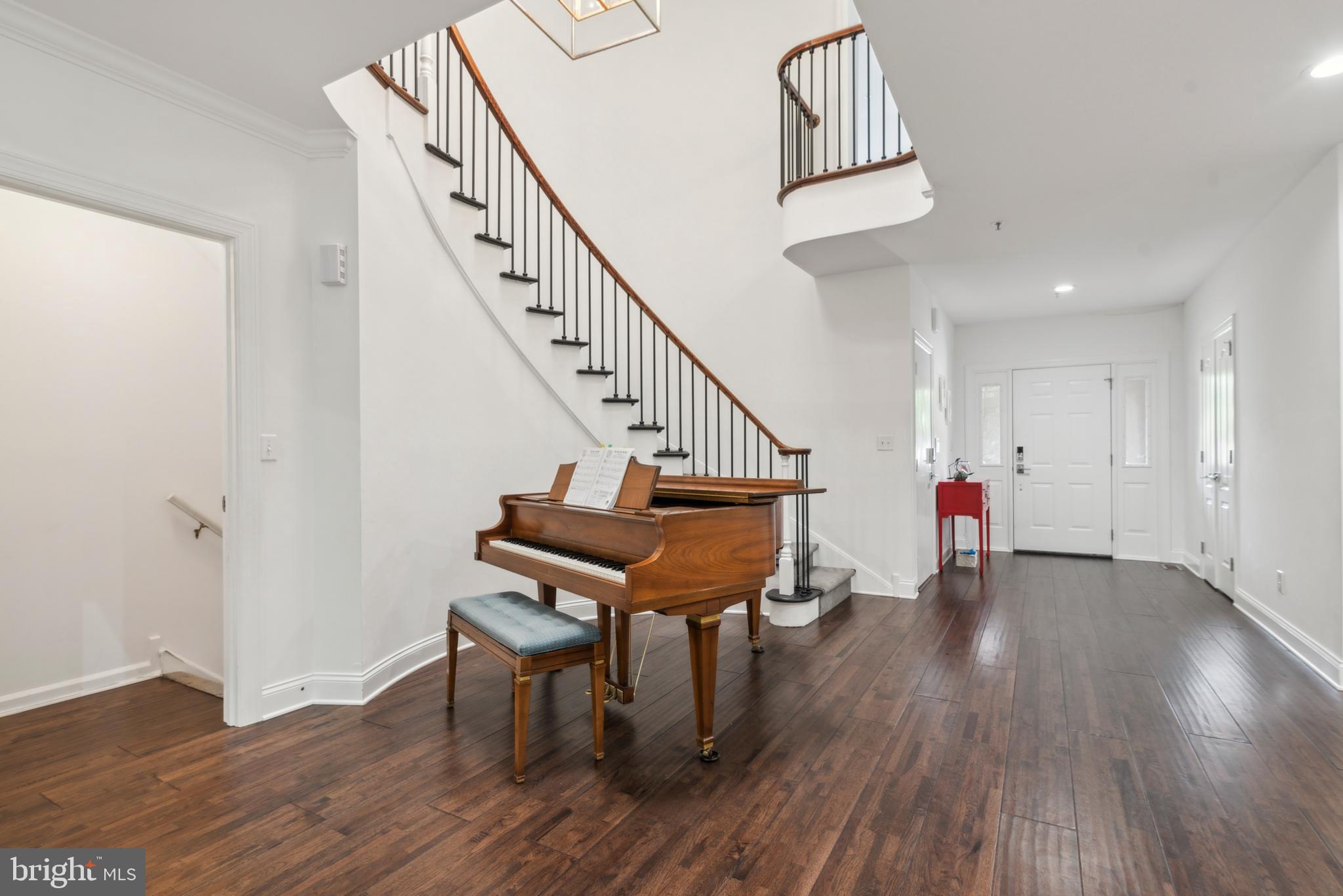 520 Lindy Ln