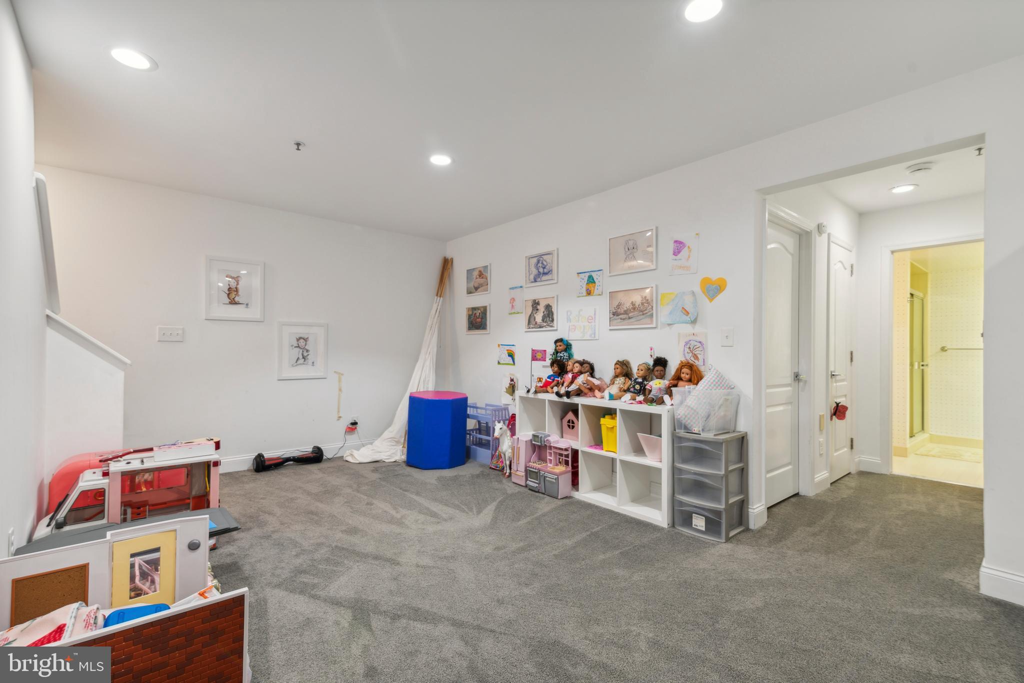 520 Lindy Ln