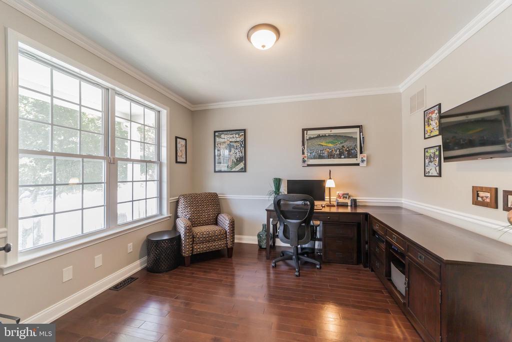 304 E 7TH AVE