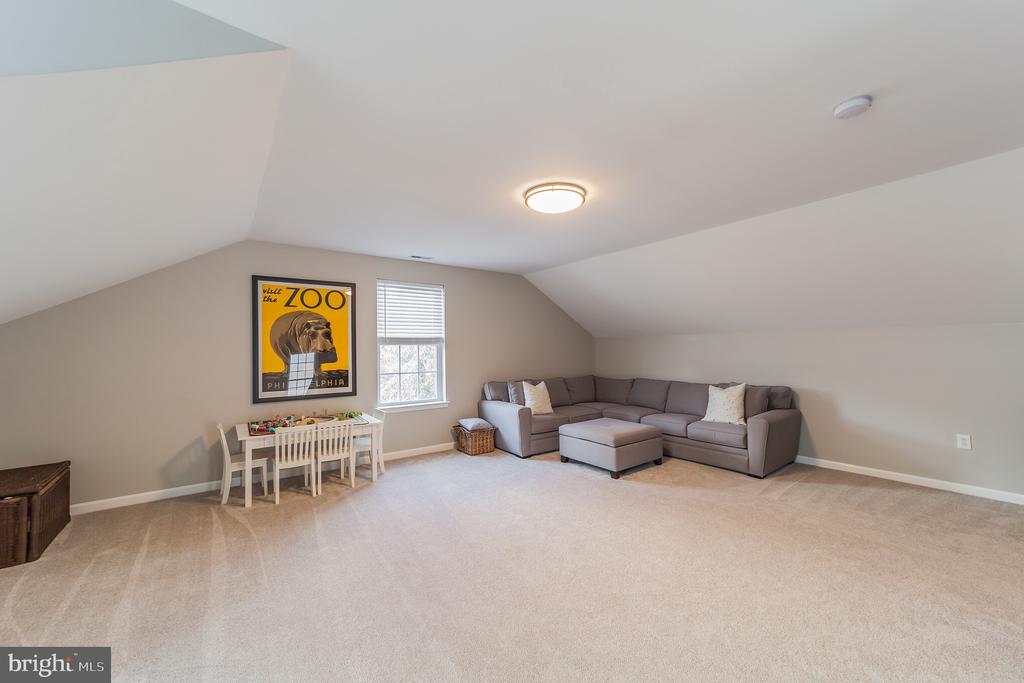 304 E 7TH AVE