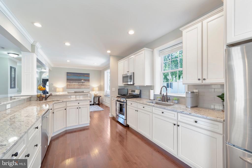304 E 7TH AVE