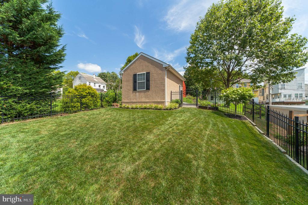 304 E 7TH AVE