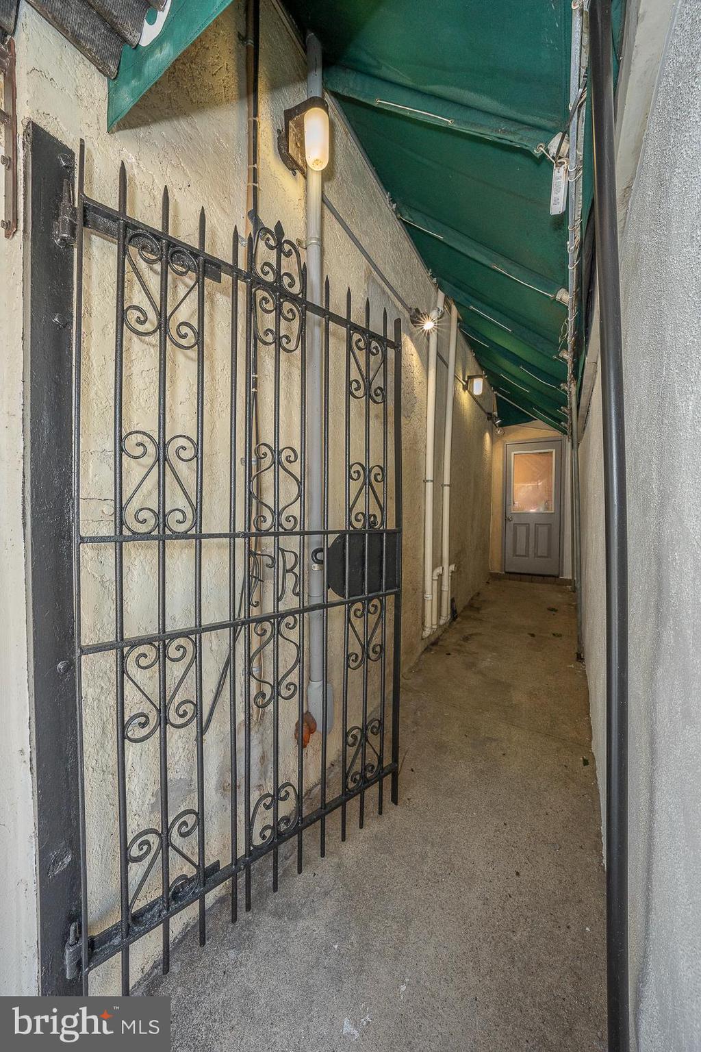 232 Woodbine Ave