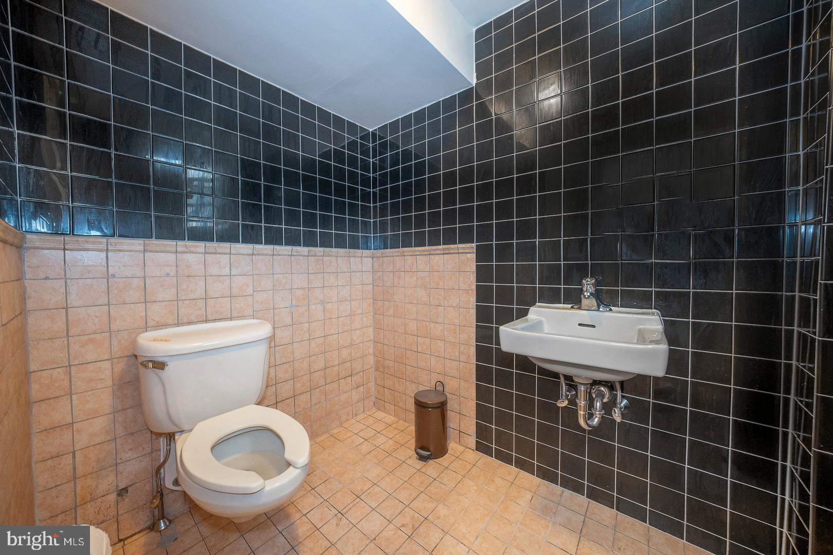 232 Woodbine Ave