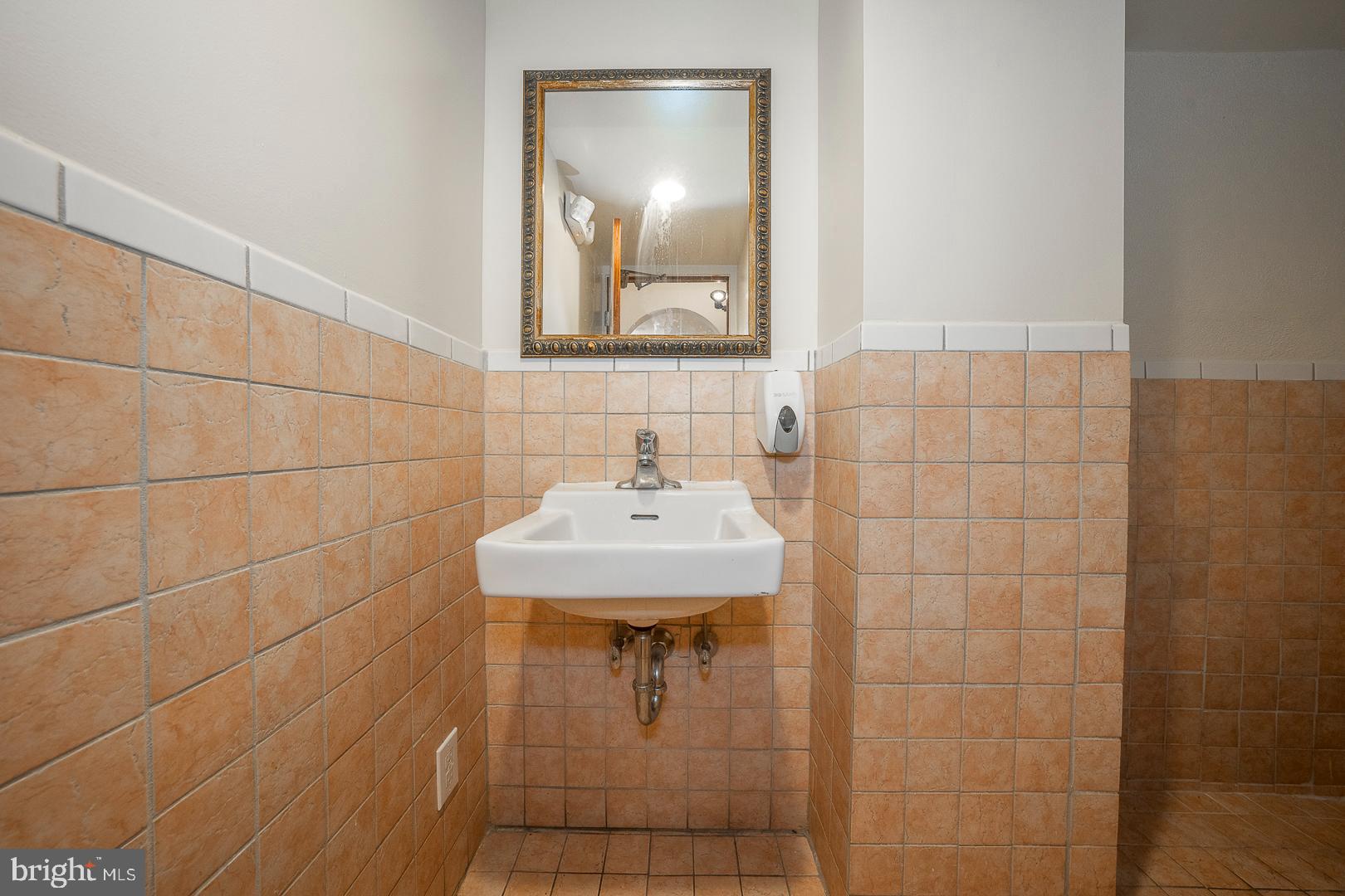 232 Woodbine Ave