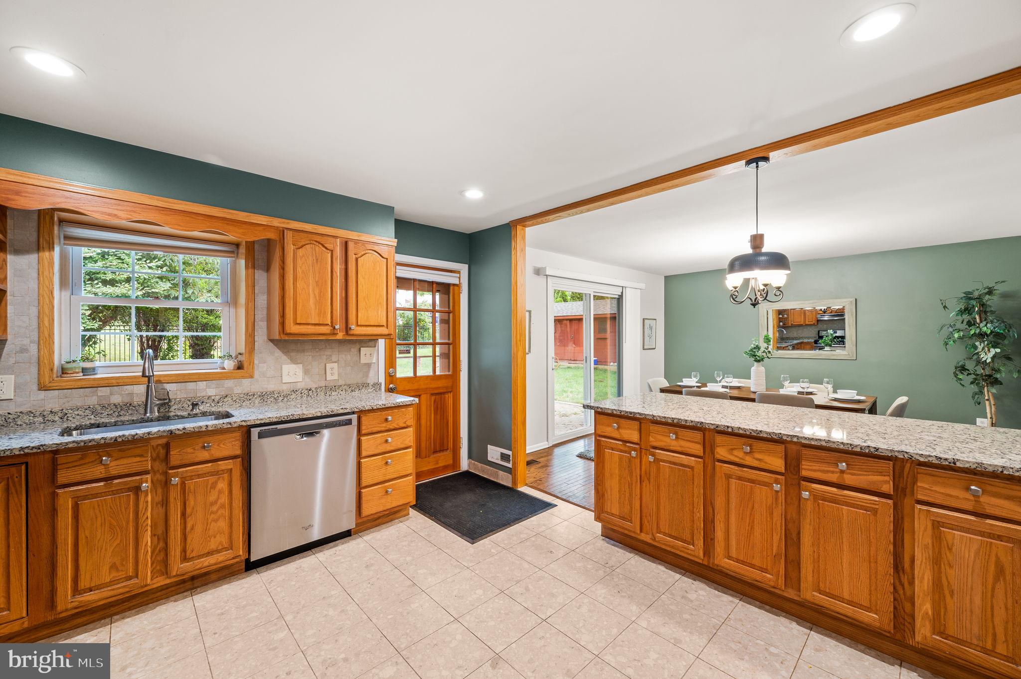 1505 Redwood Ln