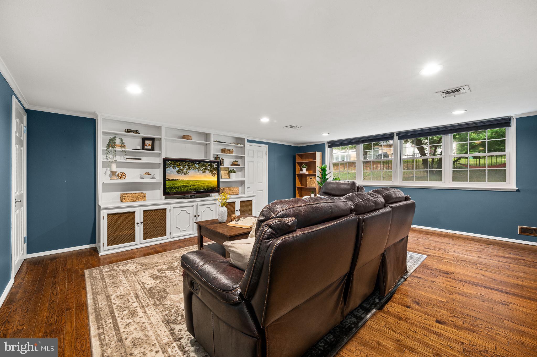 1505 Redwood Ln