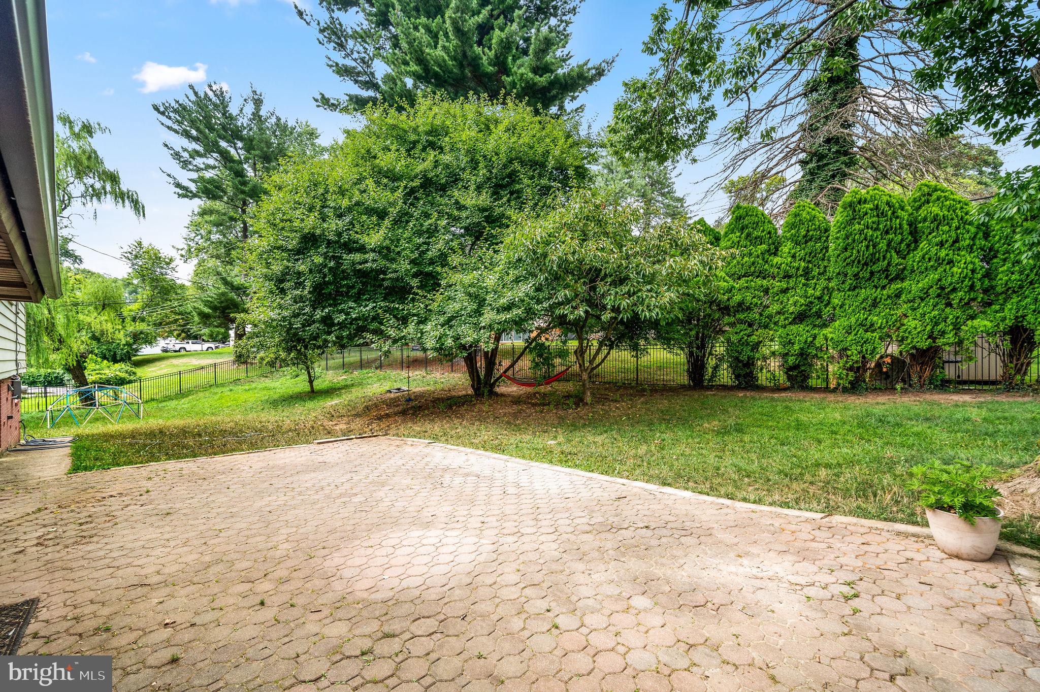 1505 Redwood Ln