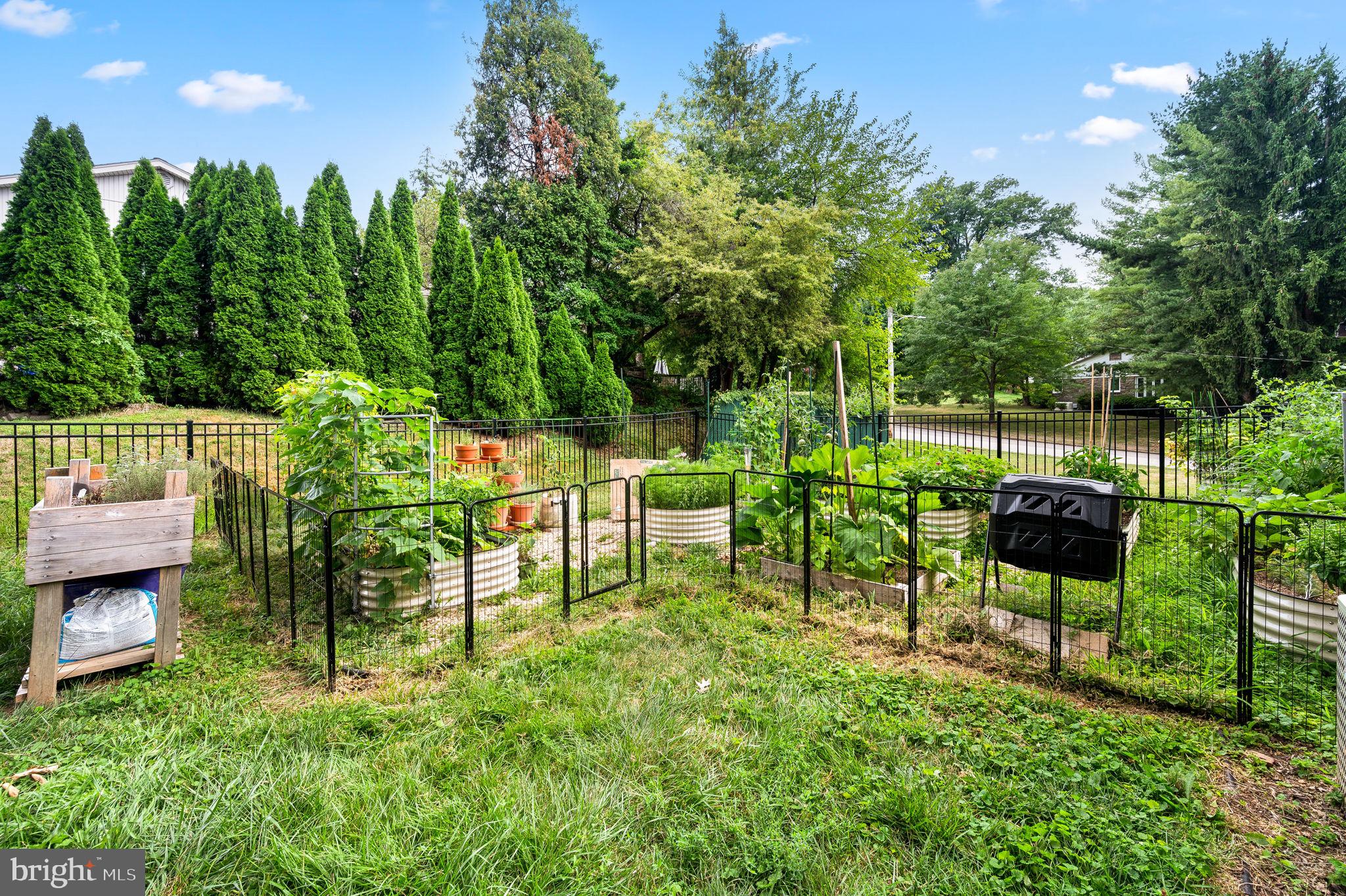 1505 Redwood Ln