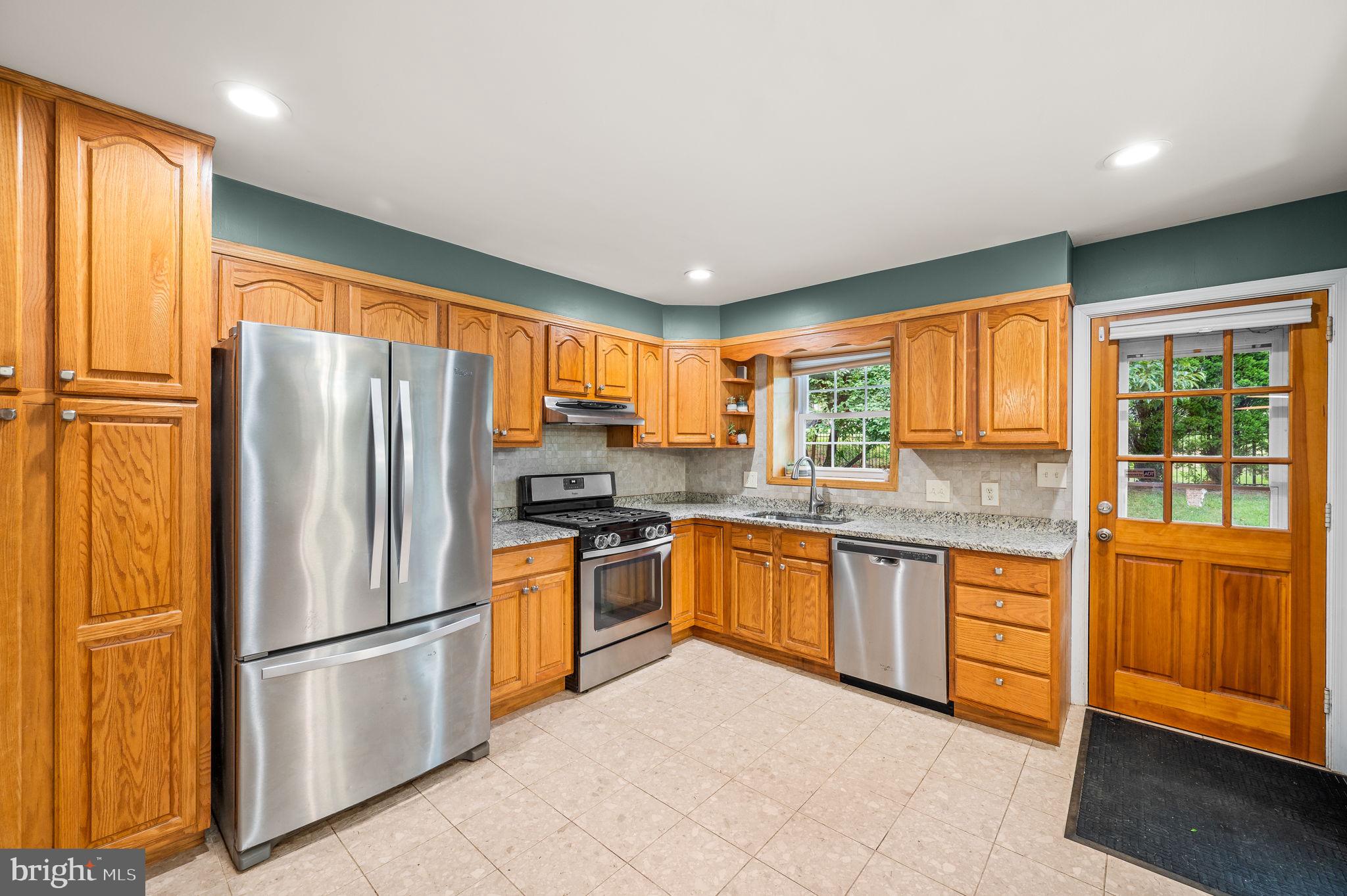 1505 Redwood Ln