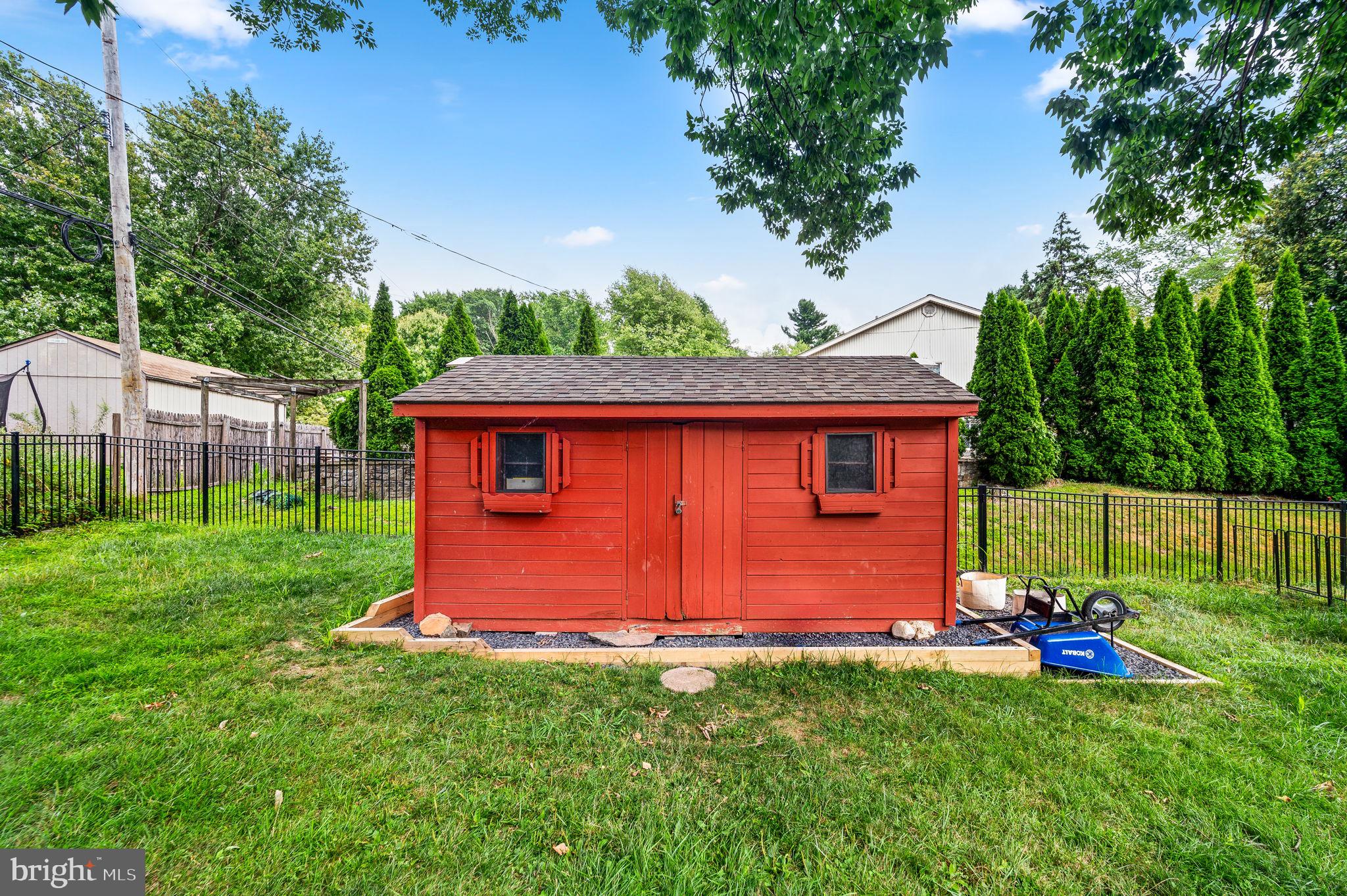 1505 Redwood Ln