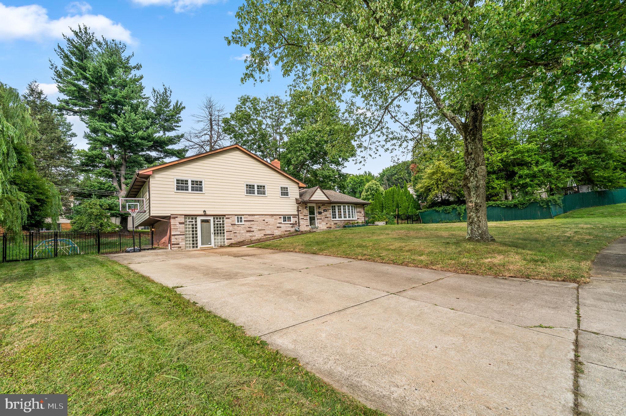 1505 Redwood Ln