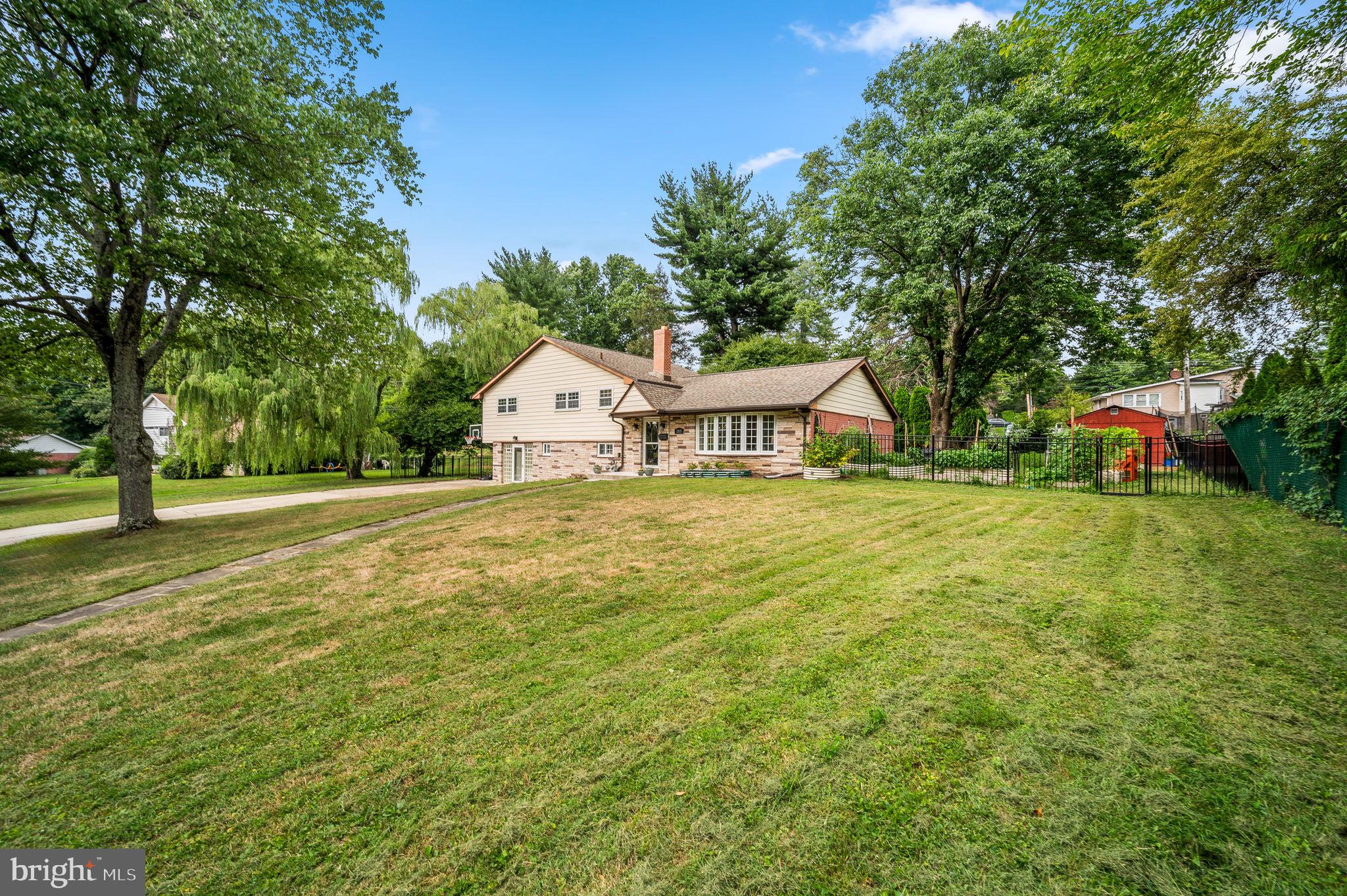 1505 Redwood Ln