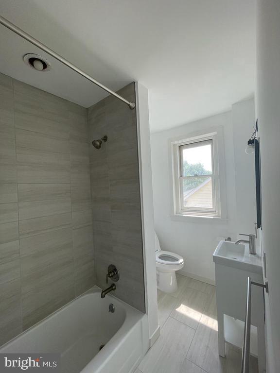 734 SUNNYSIDE AVE #2