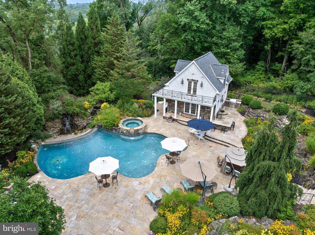 2040 Harts Ln