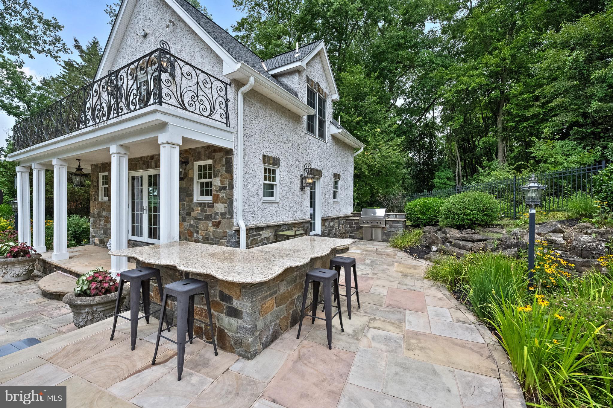2040 Harts Ln