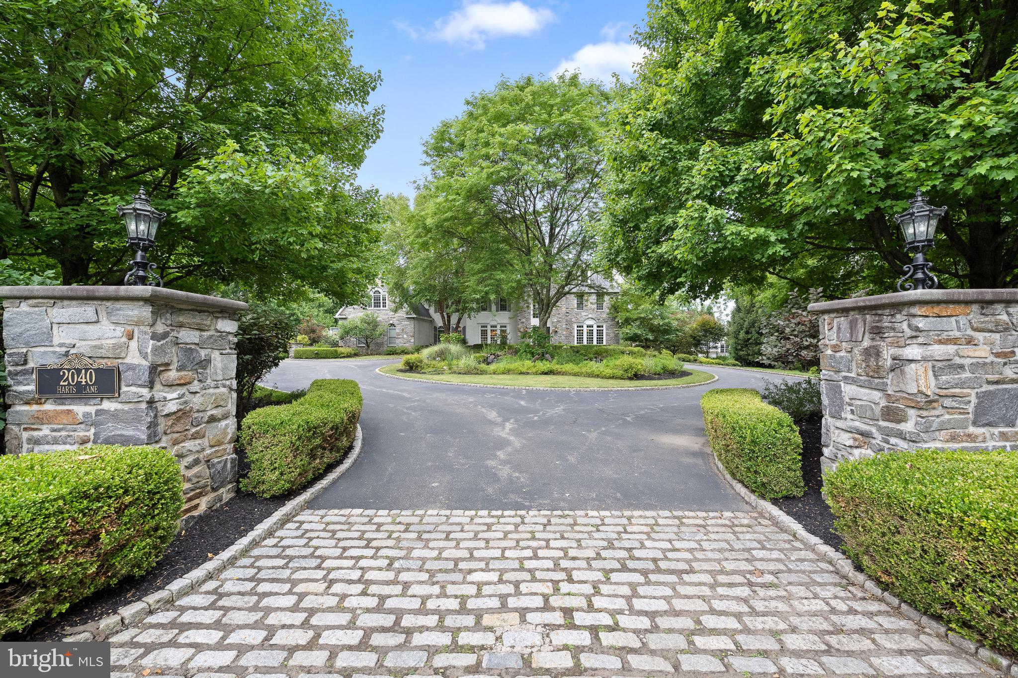 2040 Harts Ln