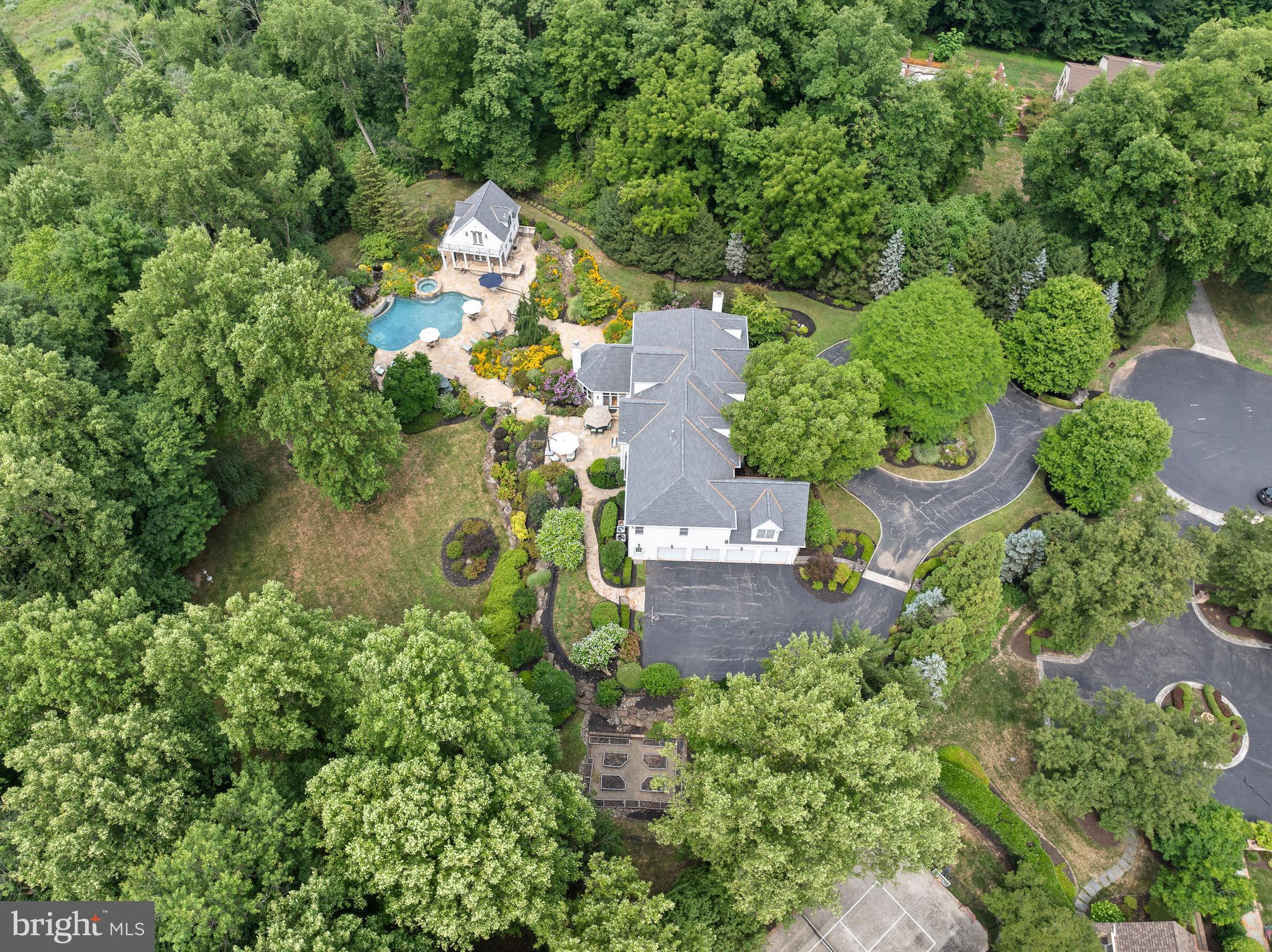 2040 Harts Ln