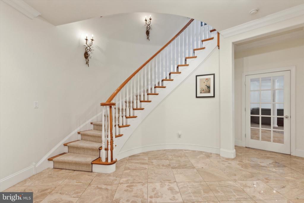 2040 Harts Ln